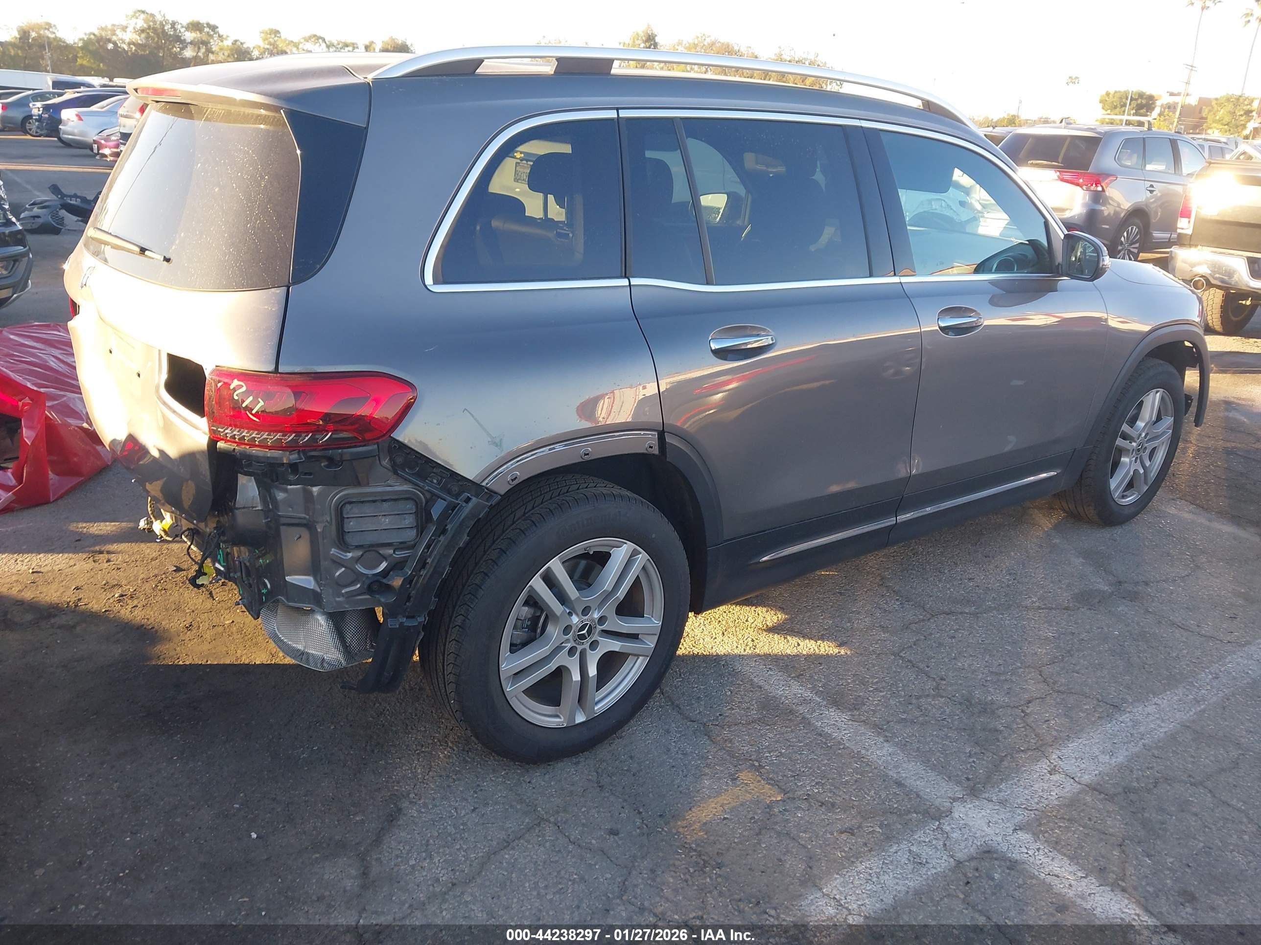 MERCEDES-BENZ GLB image 4