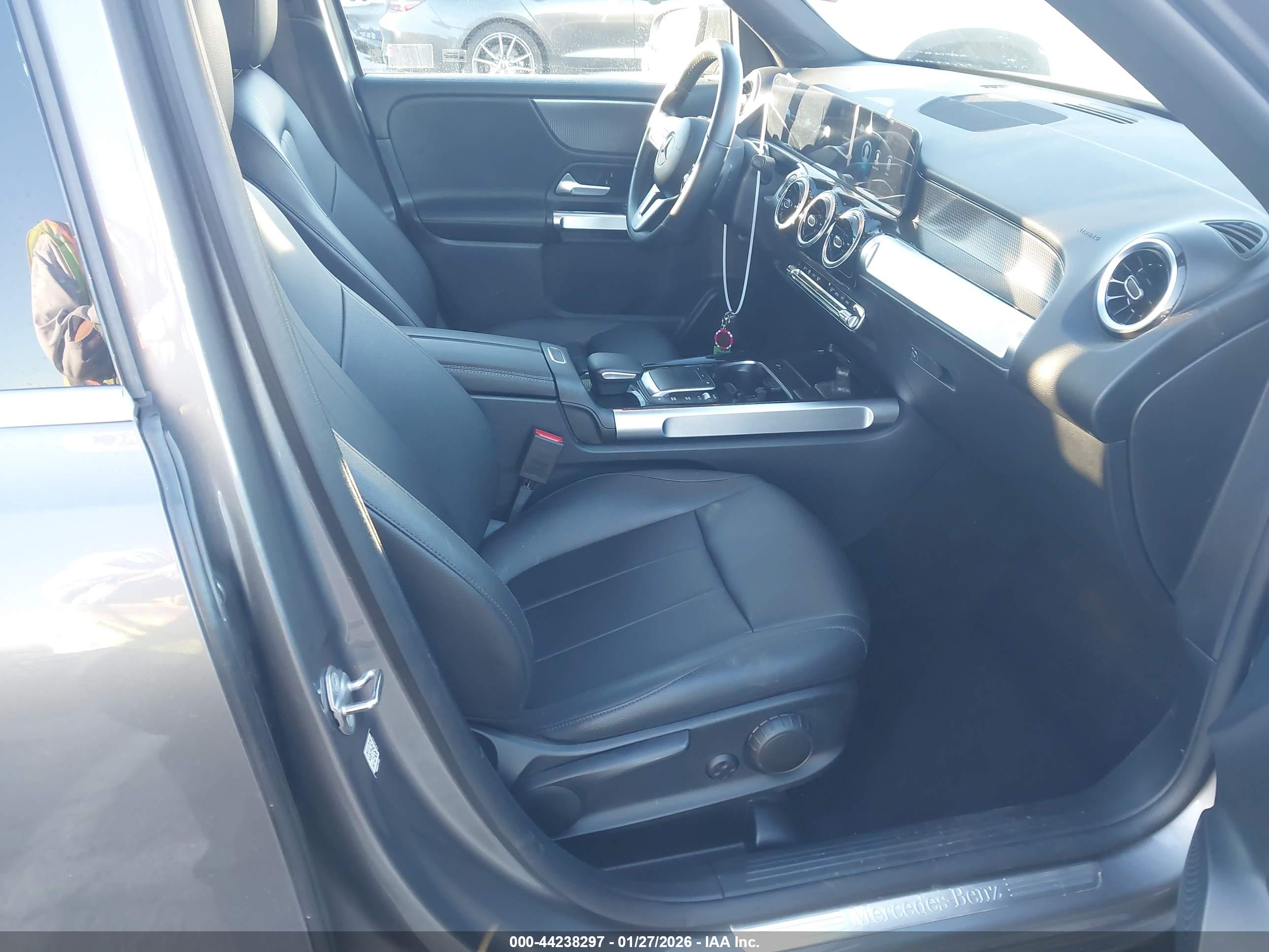 MERCEDES-BENZ GLB image 5