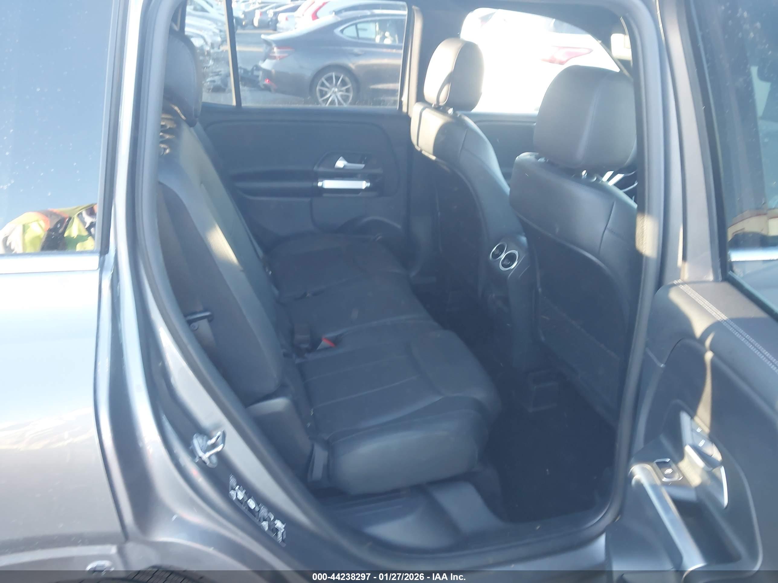 MERCEDES-BENZ GLB image 8