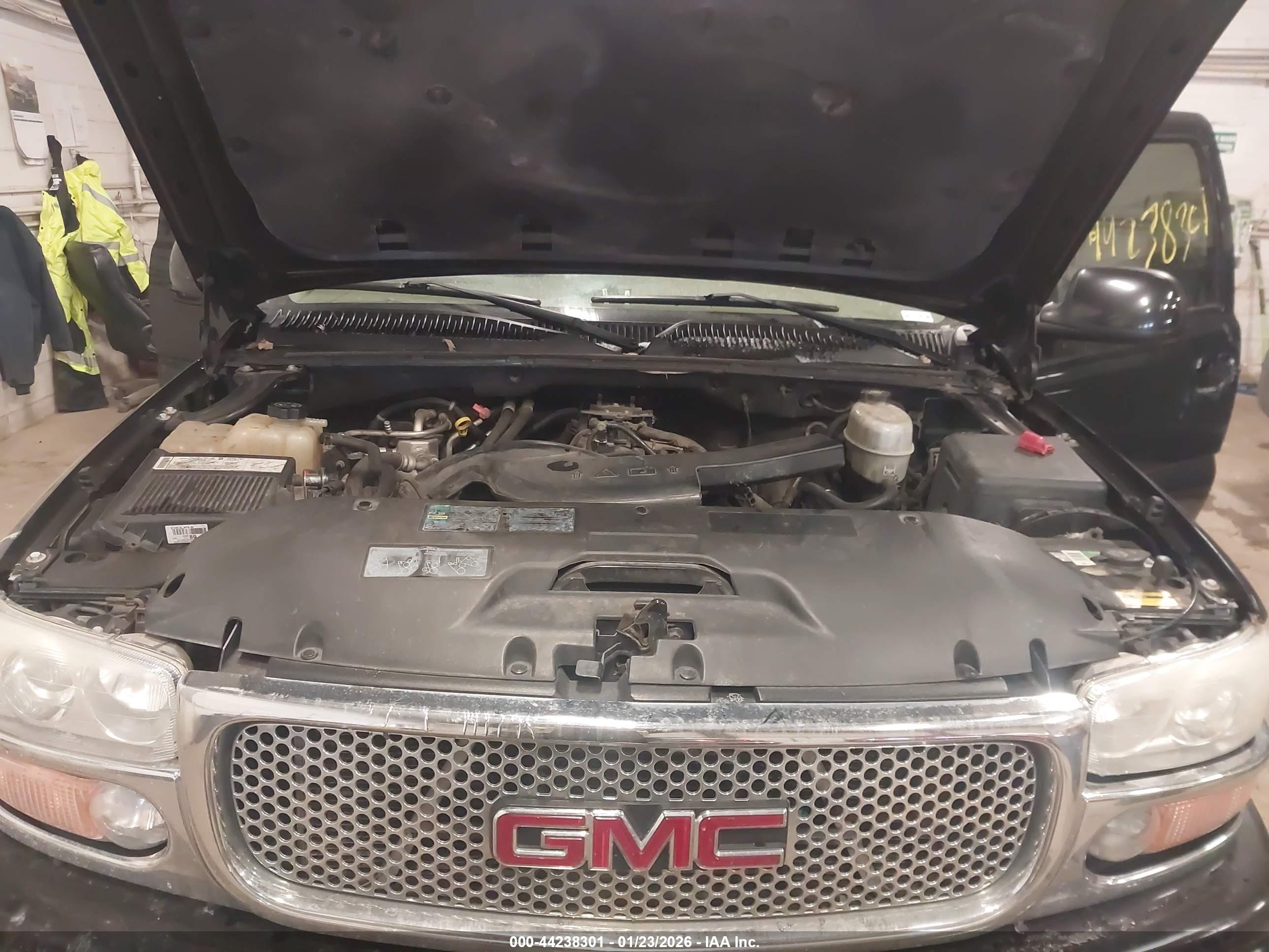 GMC YUKON image 10