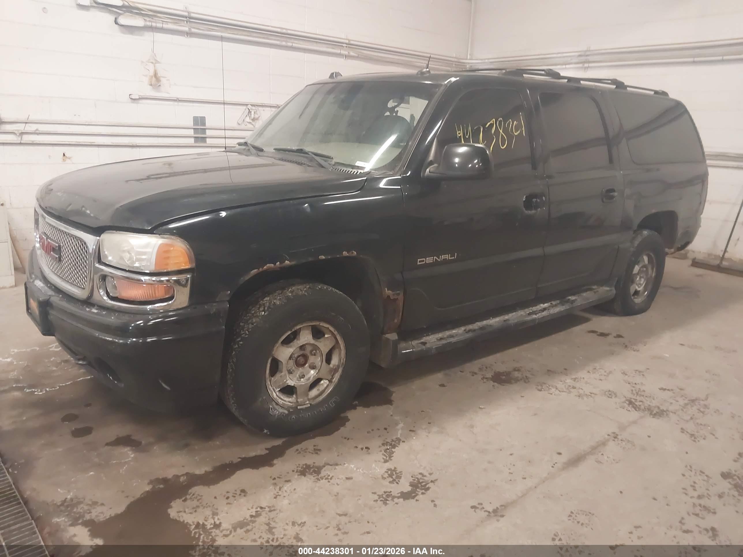 GMC YUKON image 2