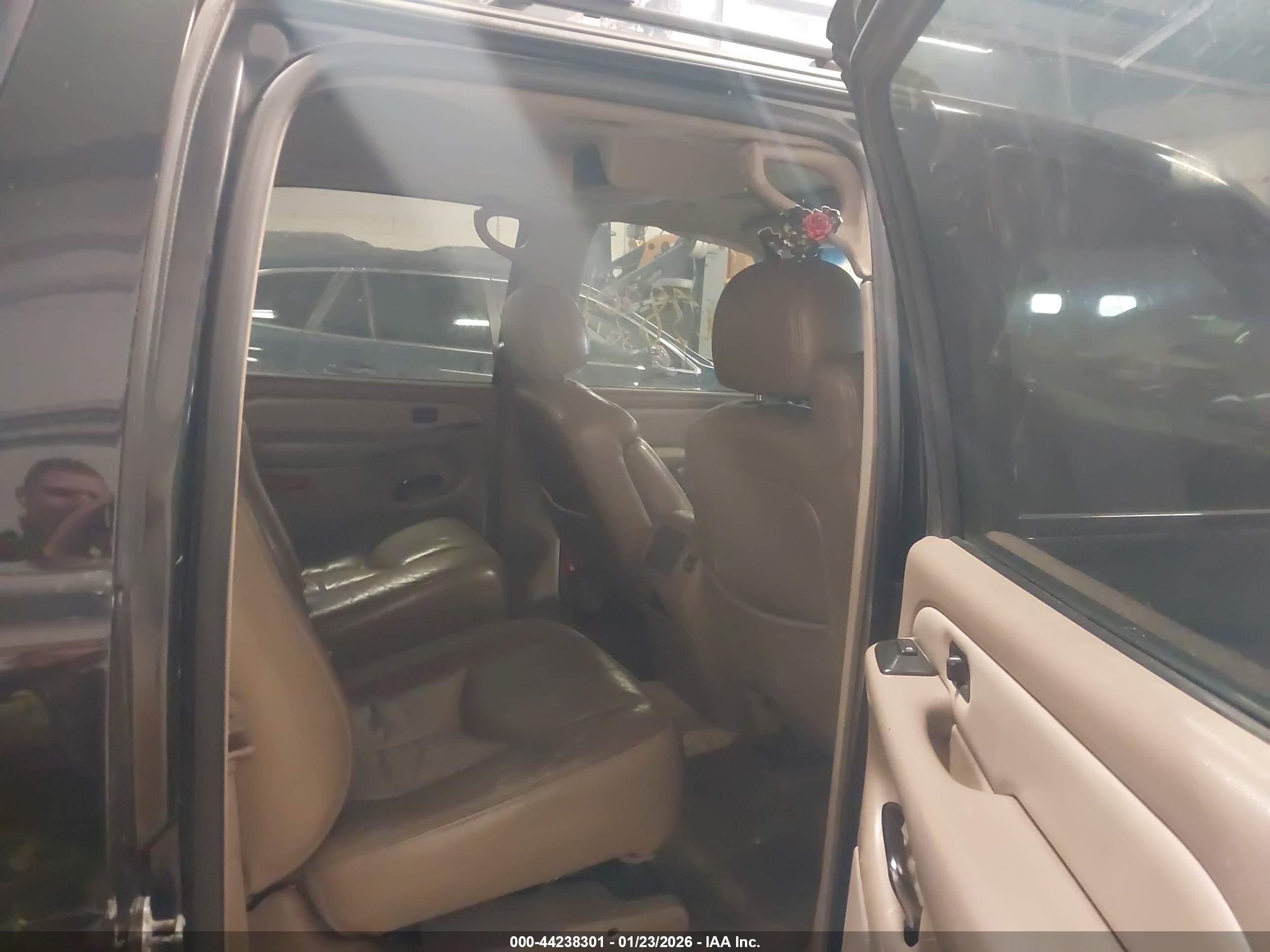 GMC YUKON image 8