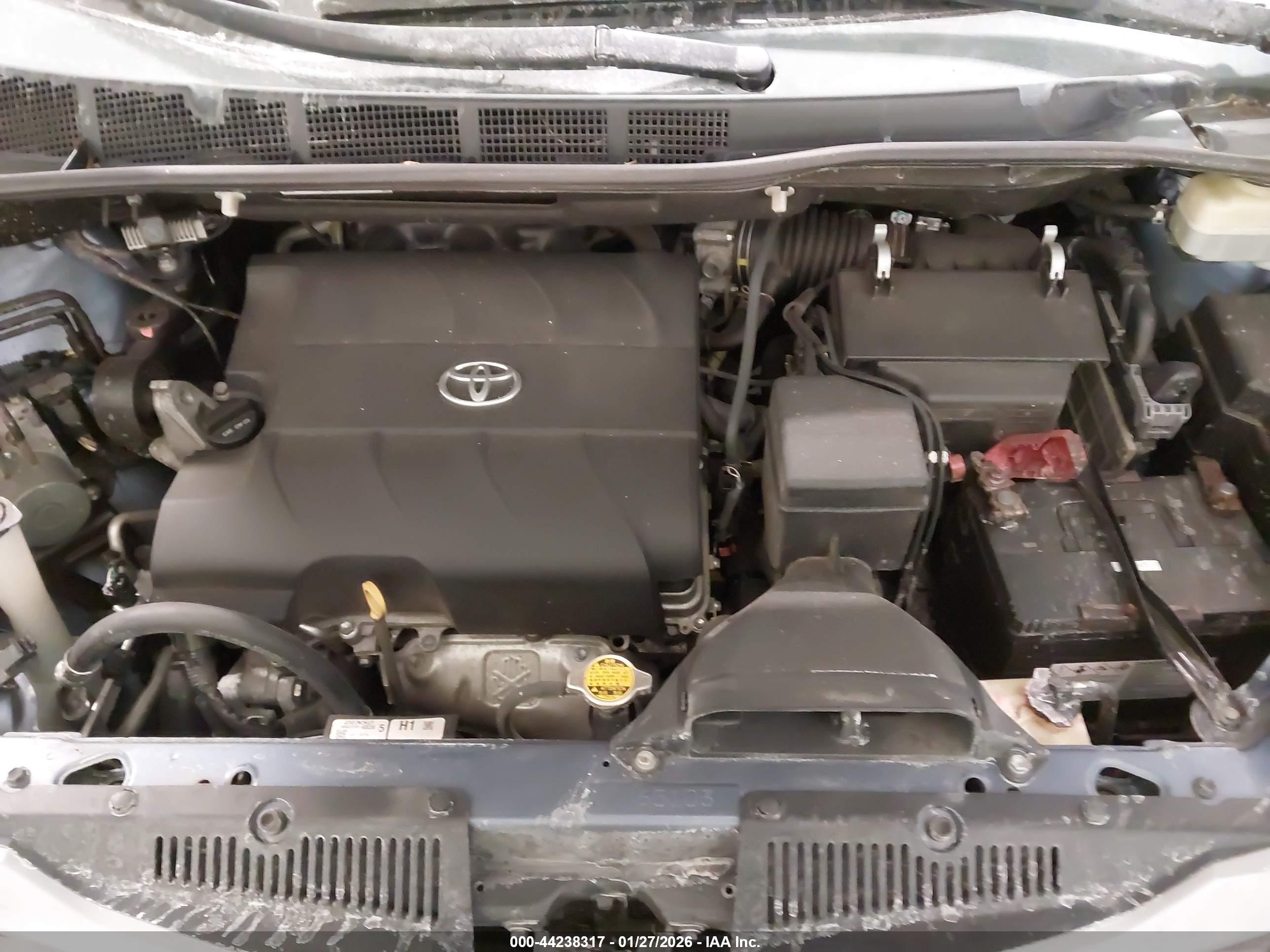 TOYOTA SIENNA image 10