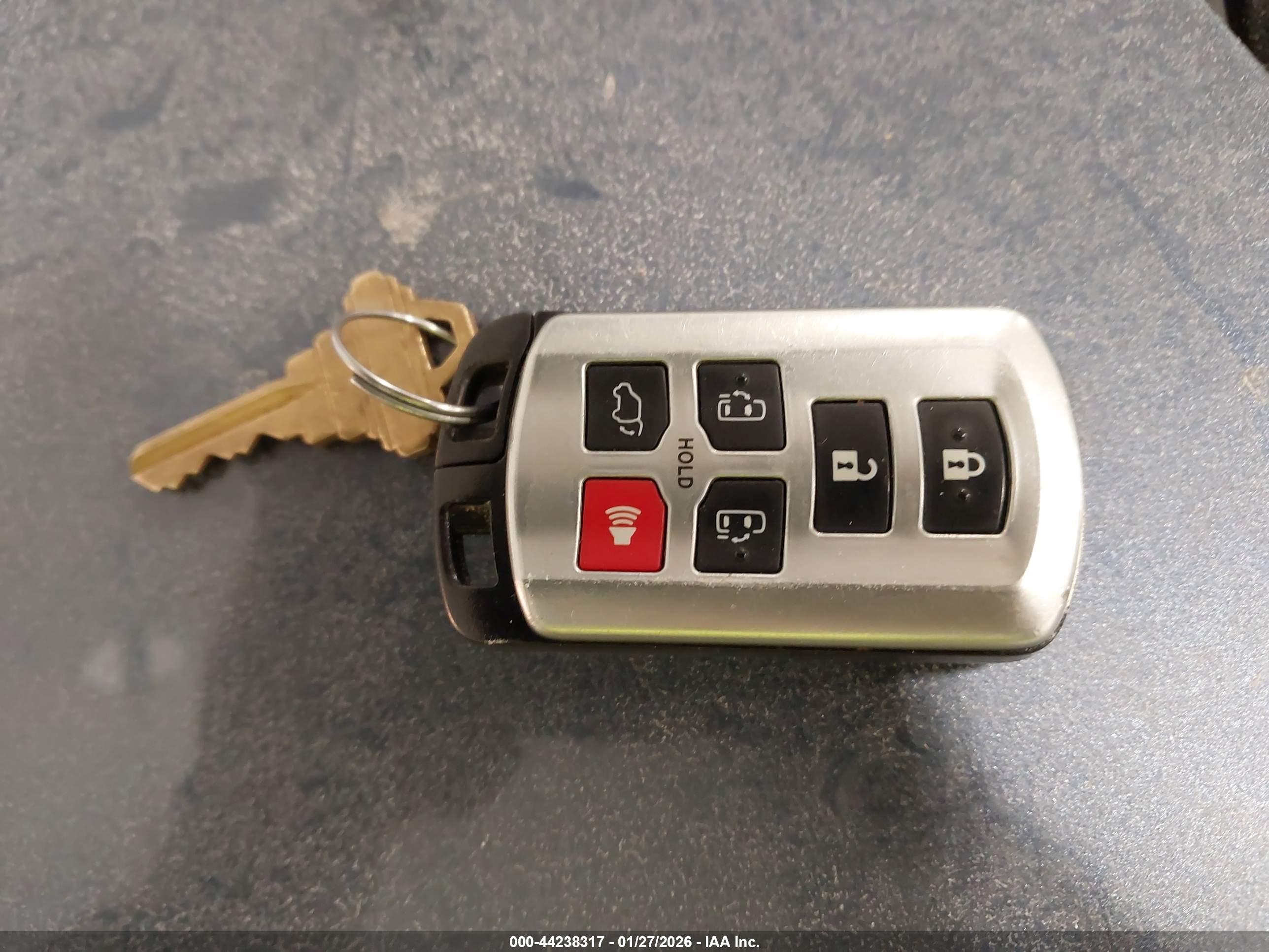 TOYOTA SIENNA image 11