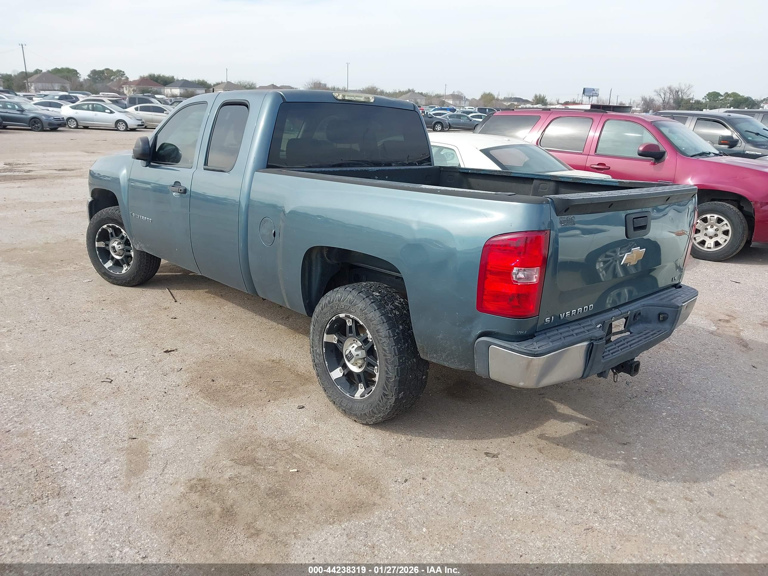 CHEVROLET SILVERADO image 3