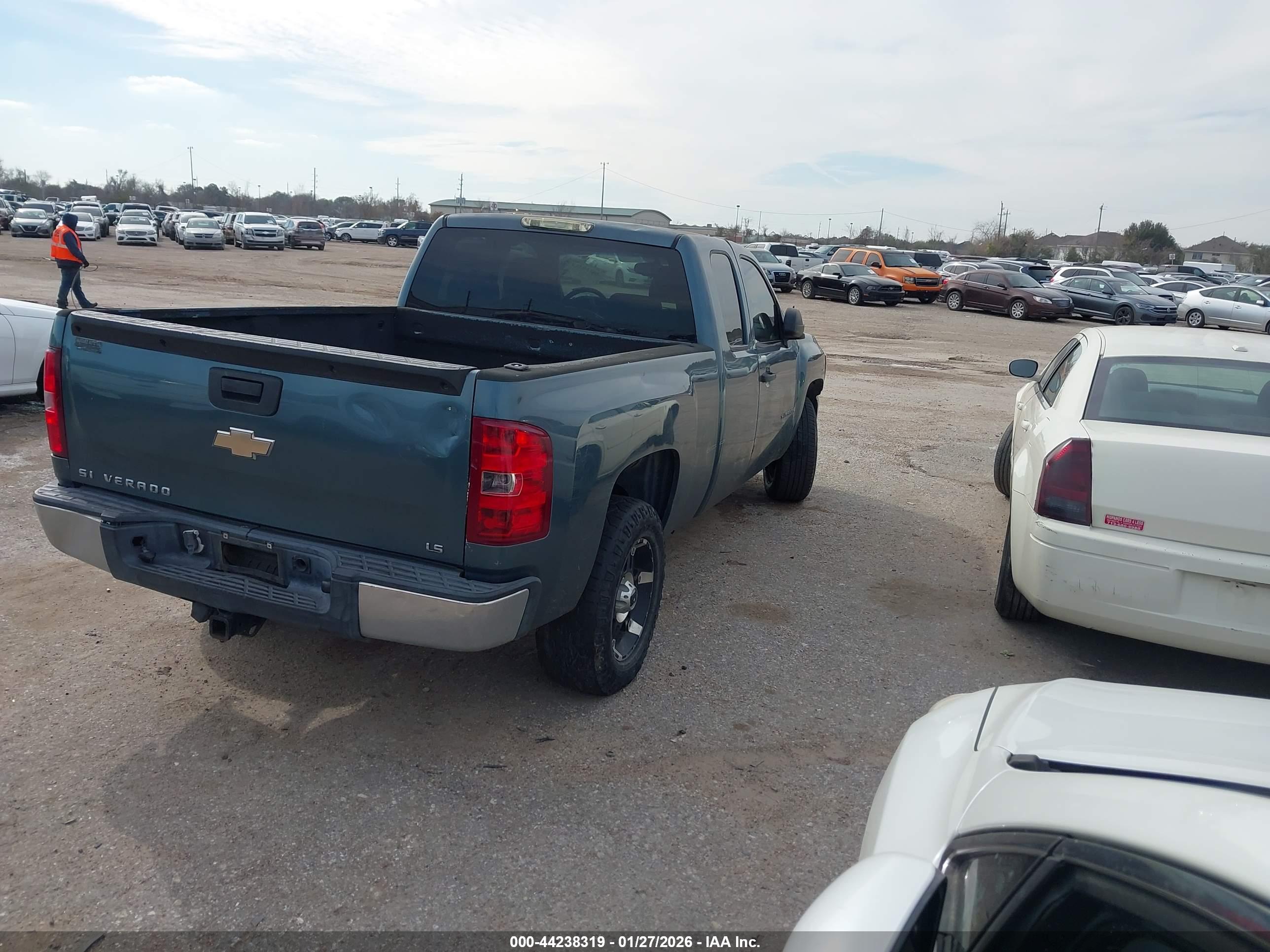 CHEVROLET SILVERADO image 4