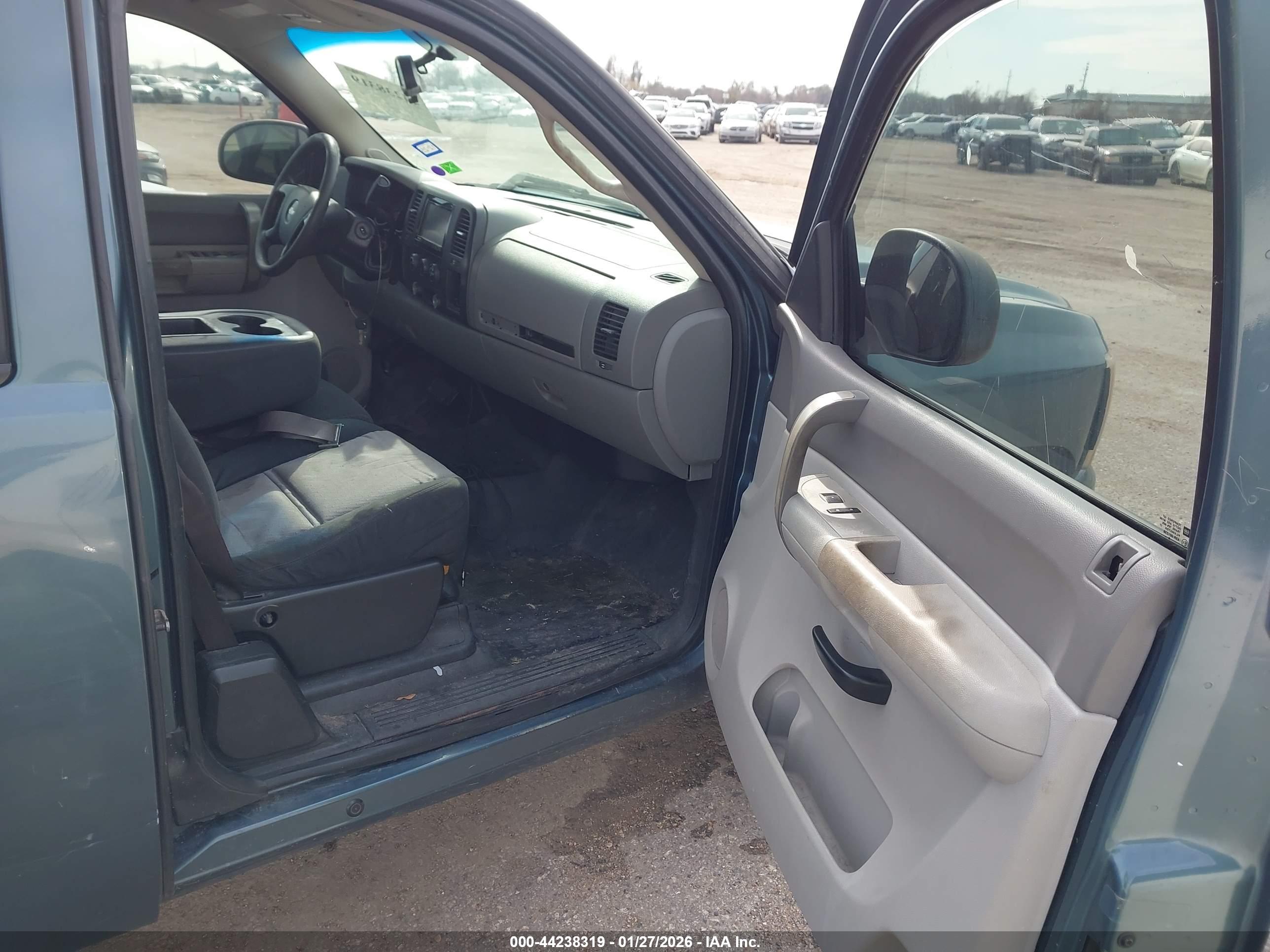 CHEVROLET SILVERADO image 5
