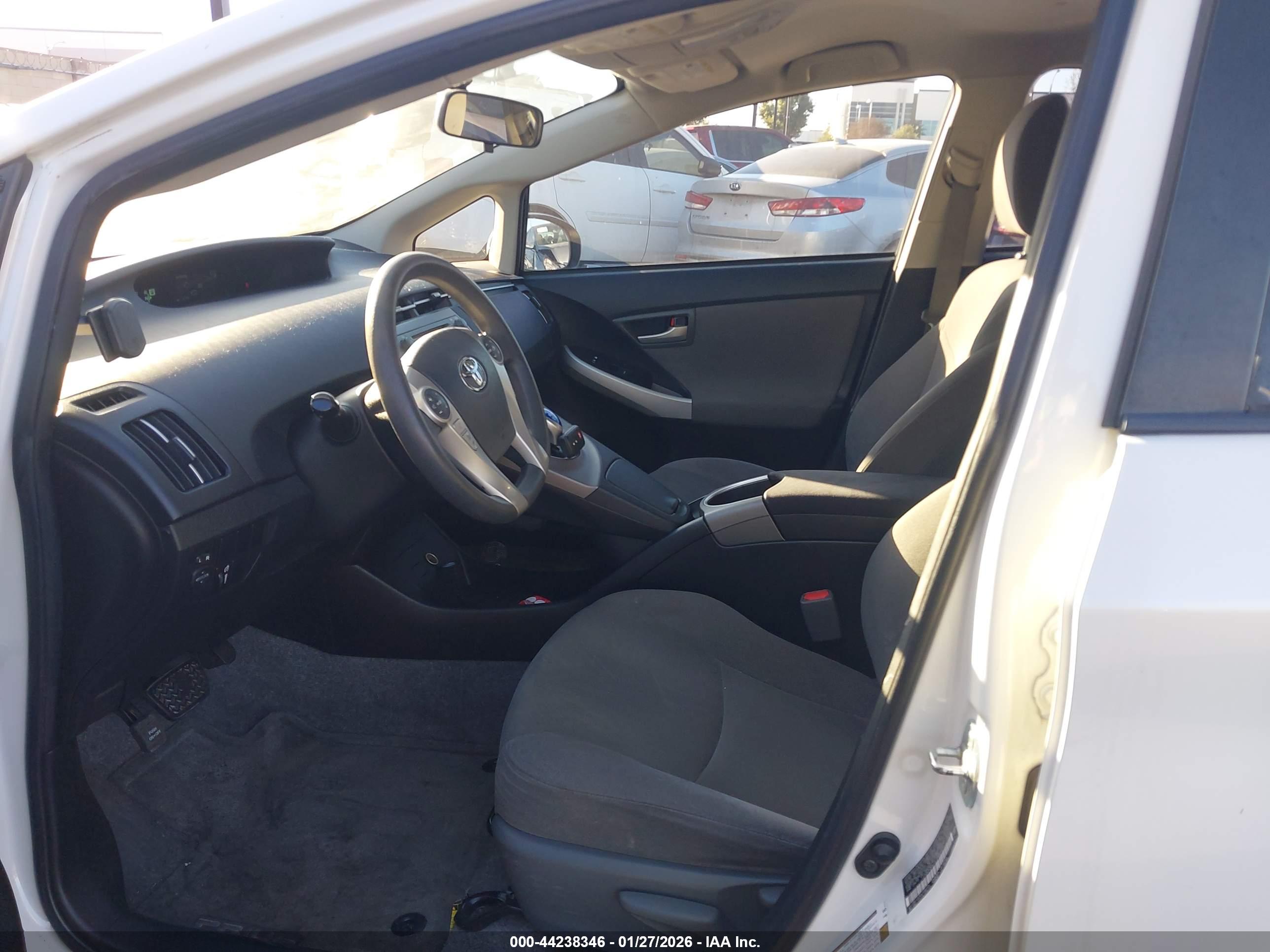 TOYOTA PRIUS image 5