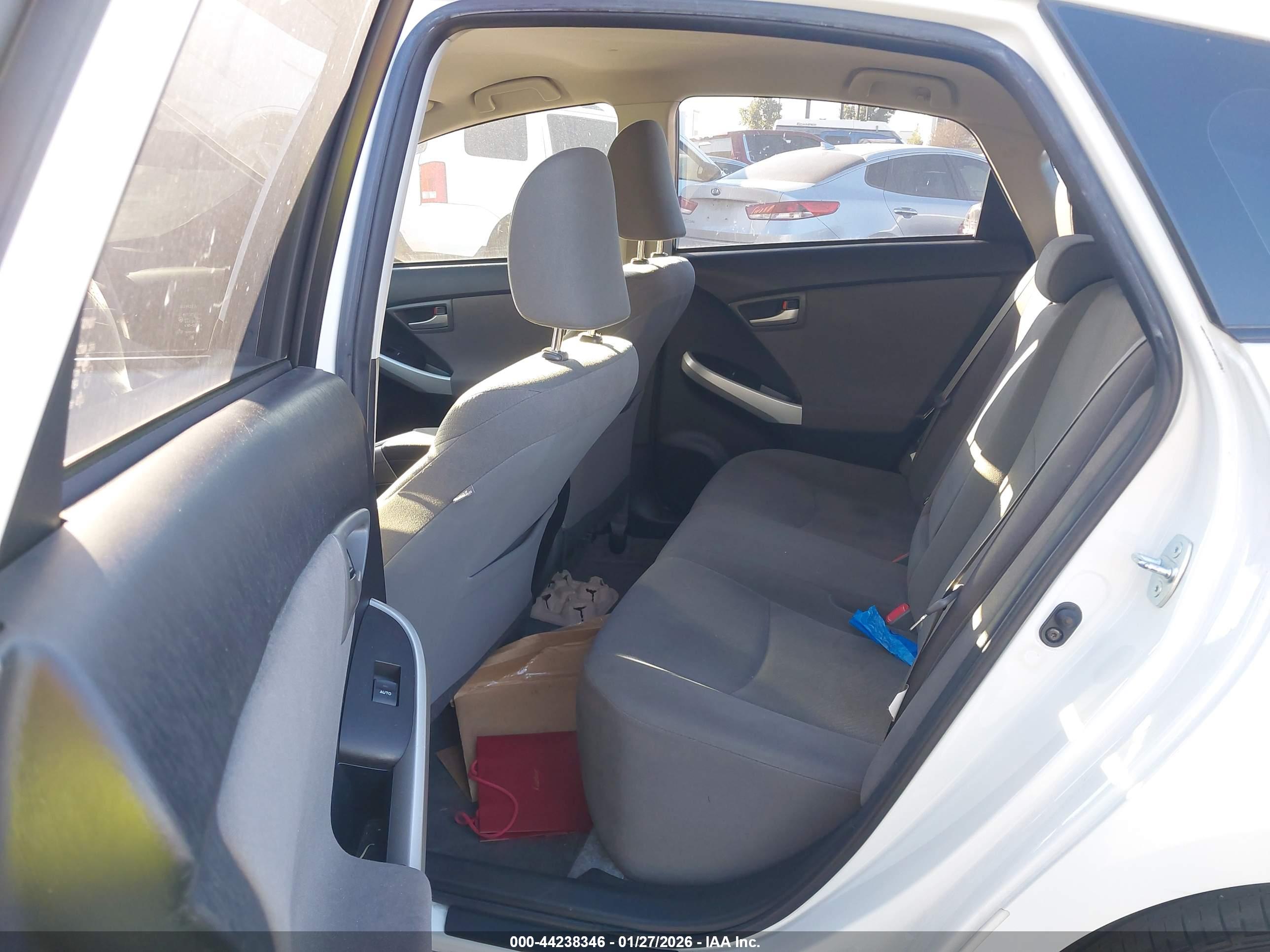 TOYOTA PRIUS image 8