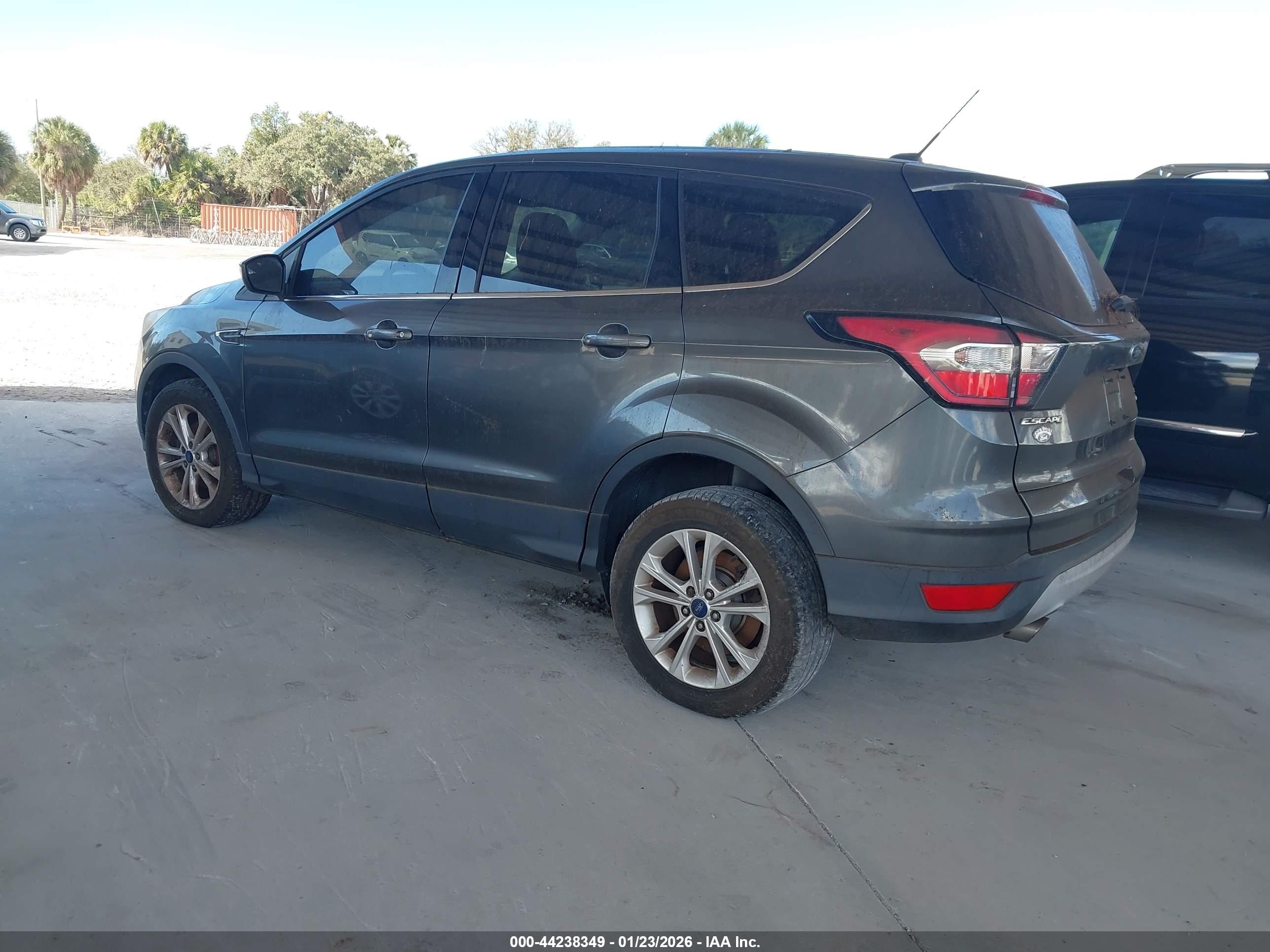 FORD ESCAPE image 3