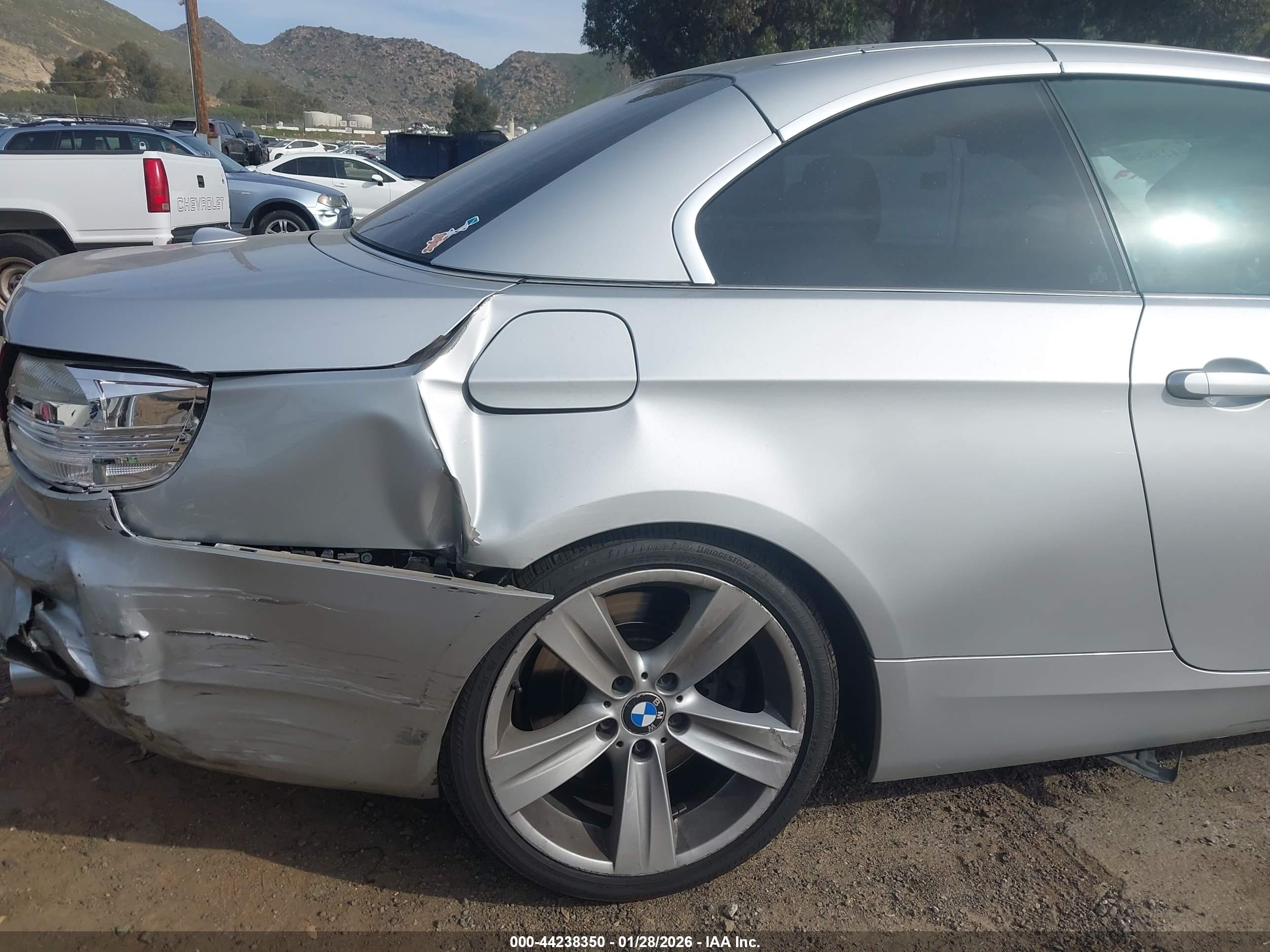 BMW 335I image 6