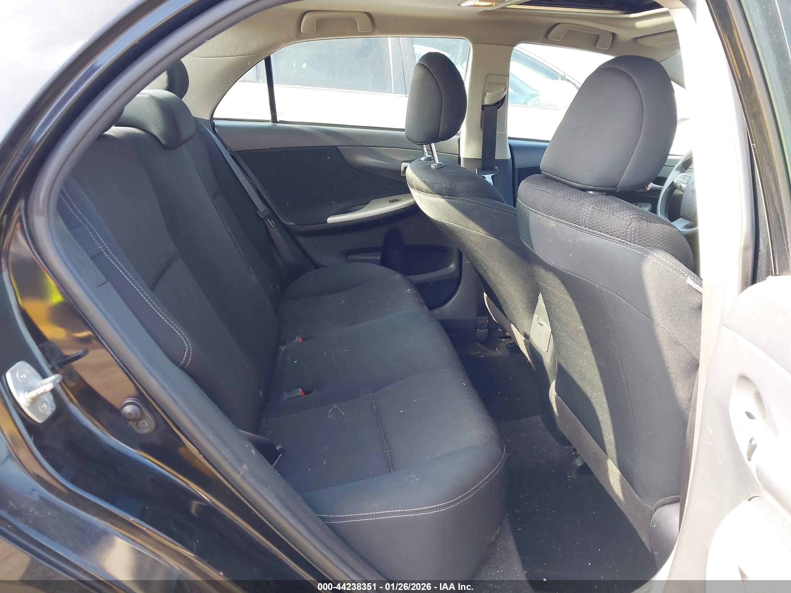 TOYOTA COROLLA image 8