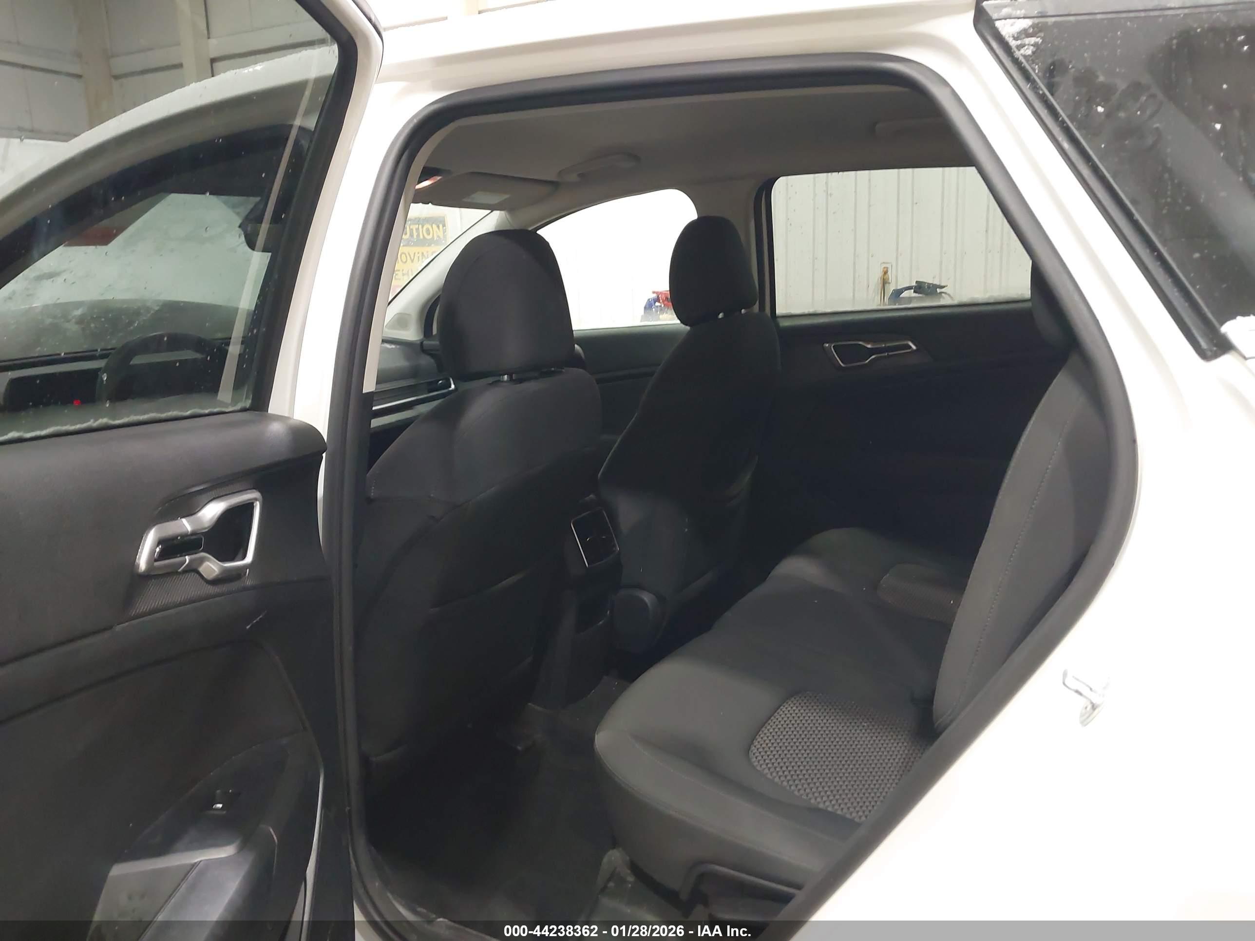 KIA SPORTAGE image 8