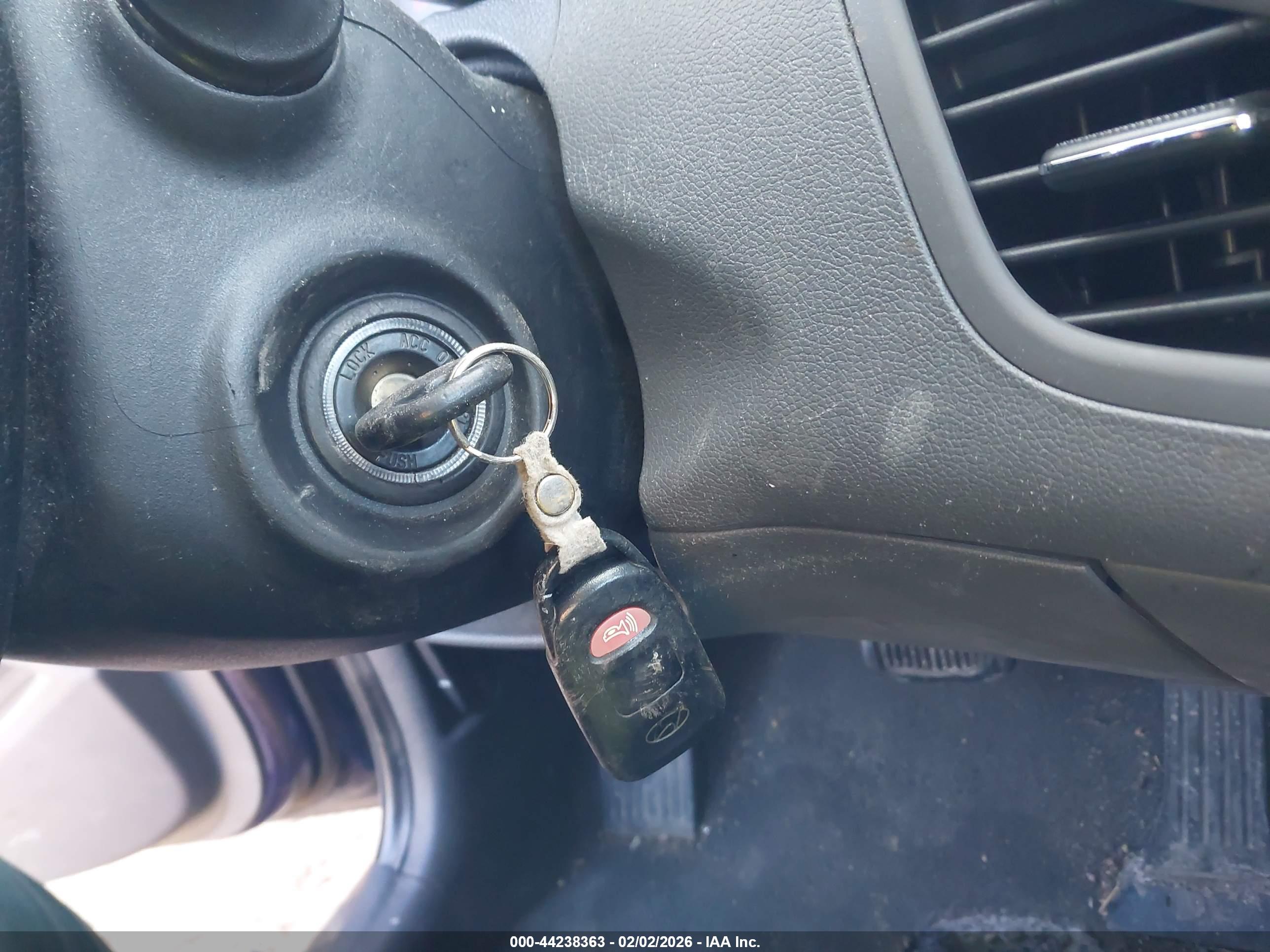 HYUNDAI ELANTRA image 11