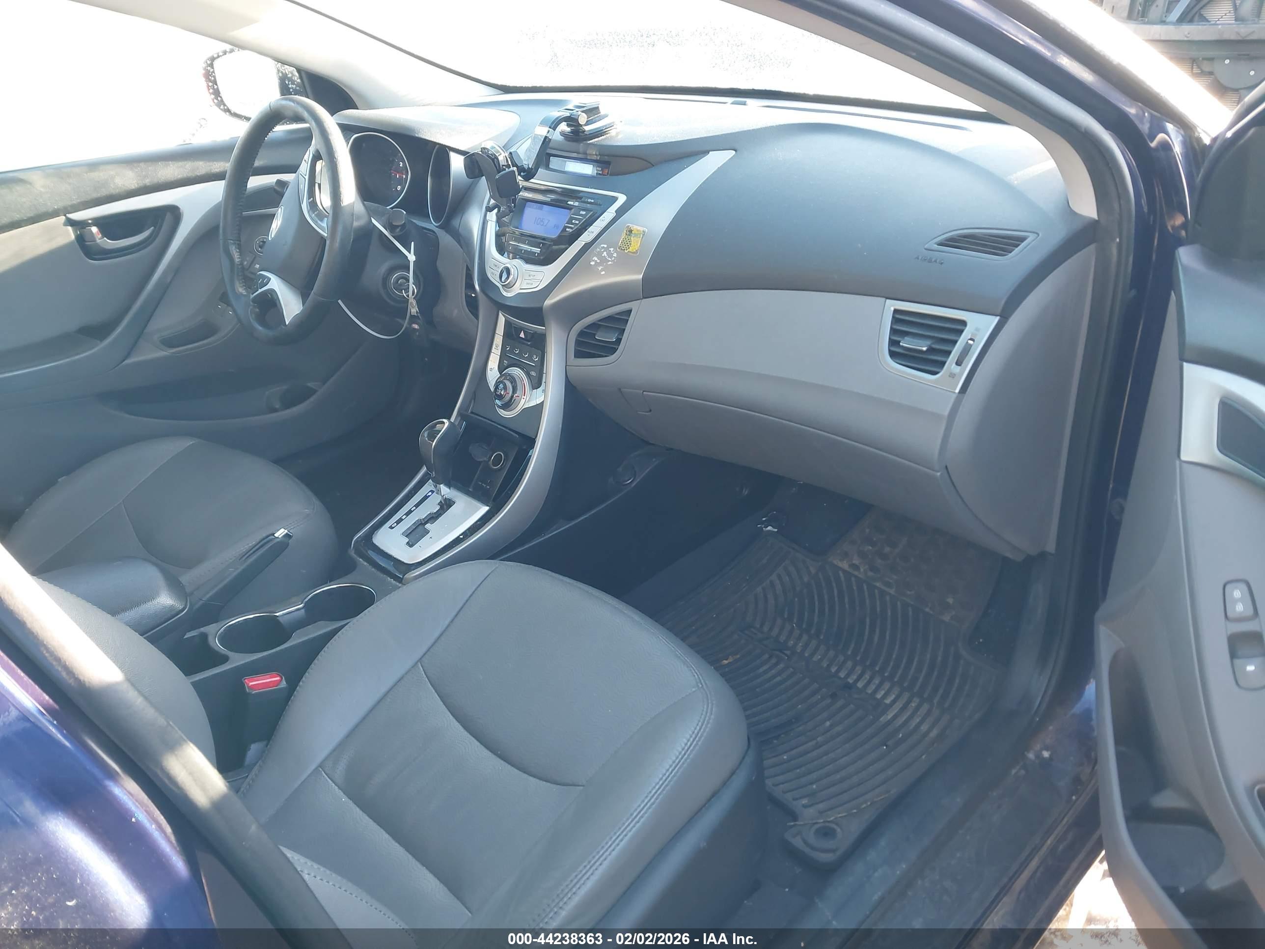 HYUNDAI ELANTRA image 5