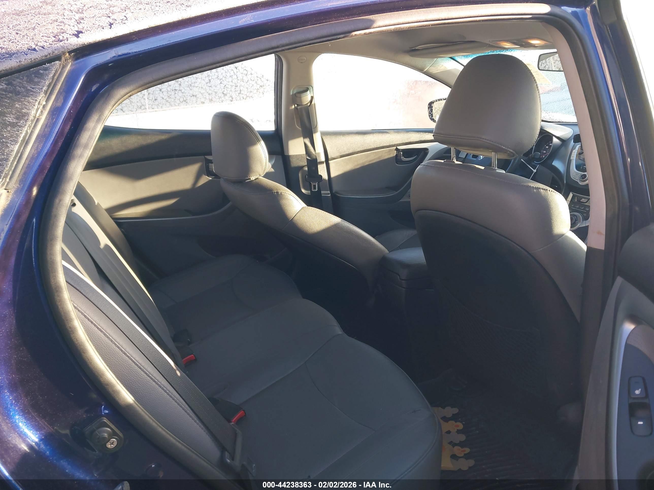 HYUNDAI ELANTRA image 8