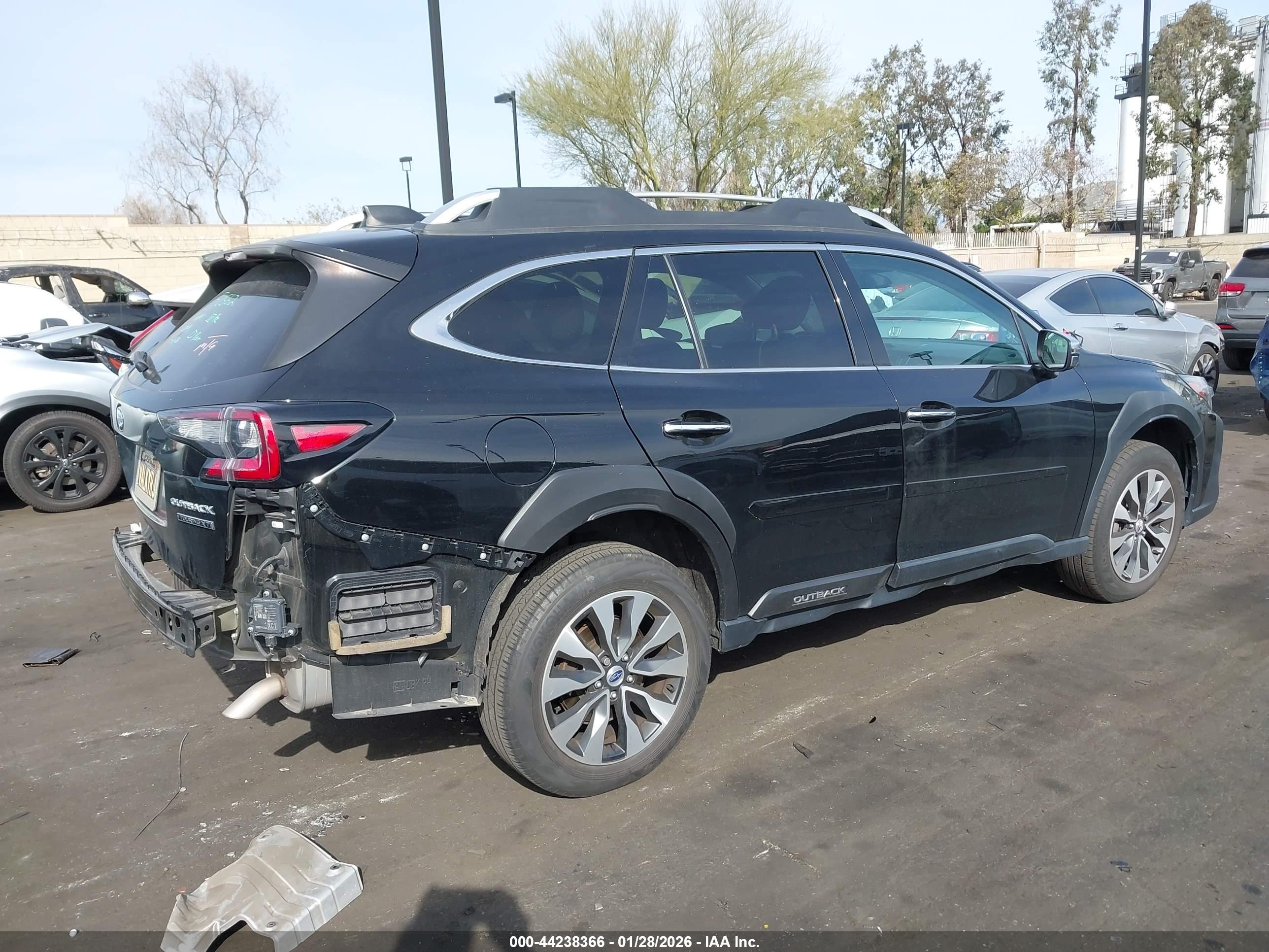 SUBARU OUTBACK image 4