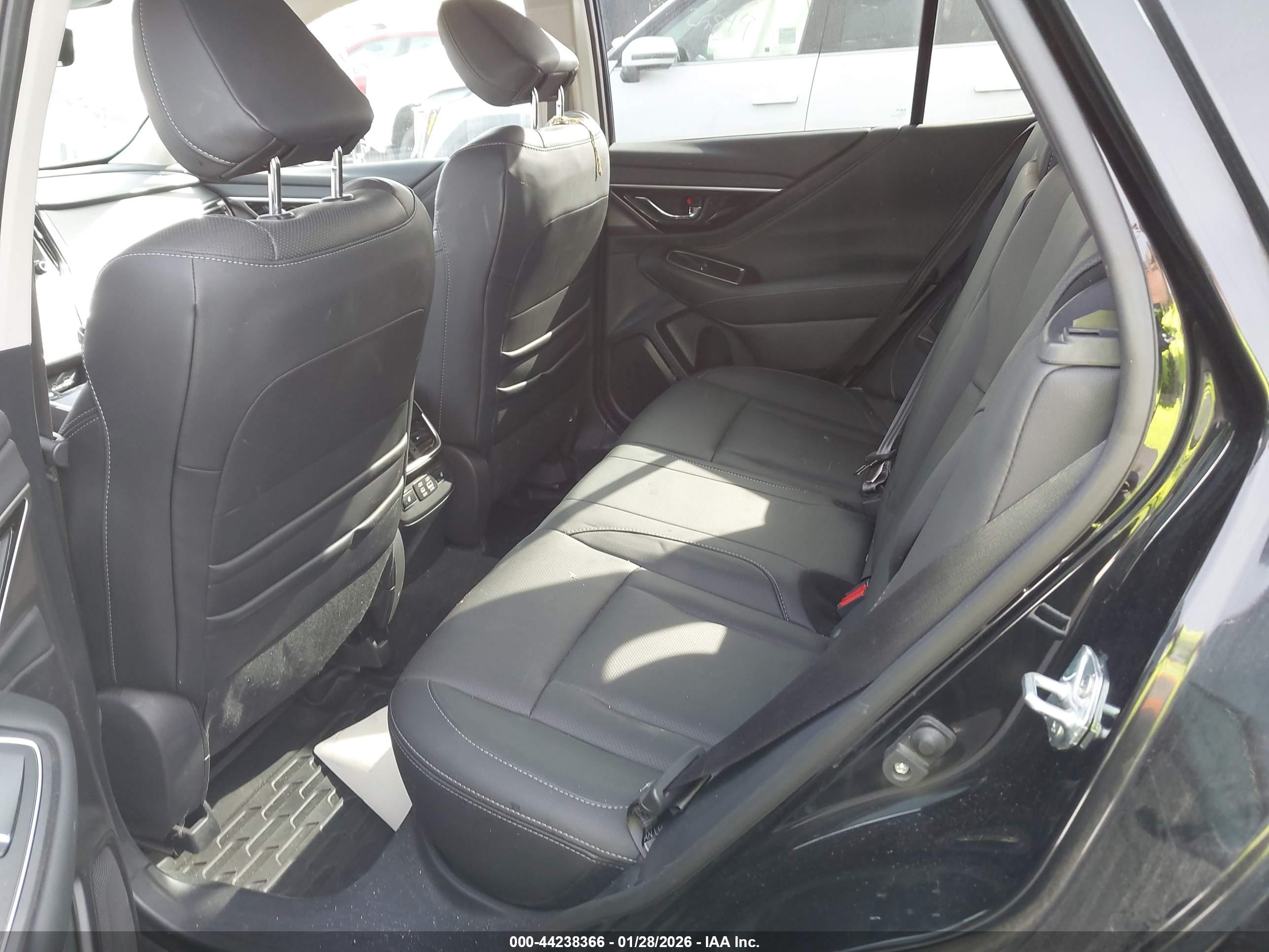 SUBARU OUTBACK image 8