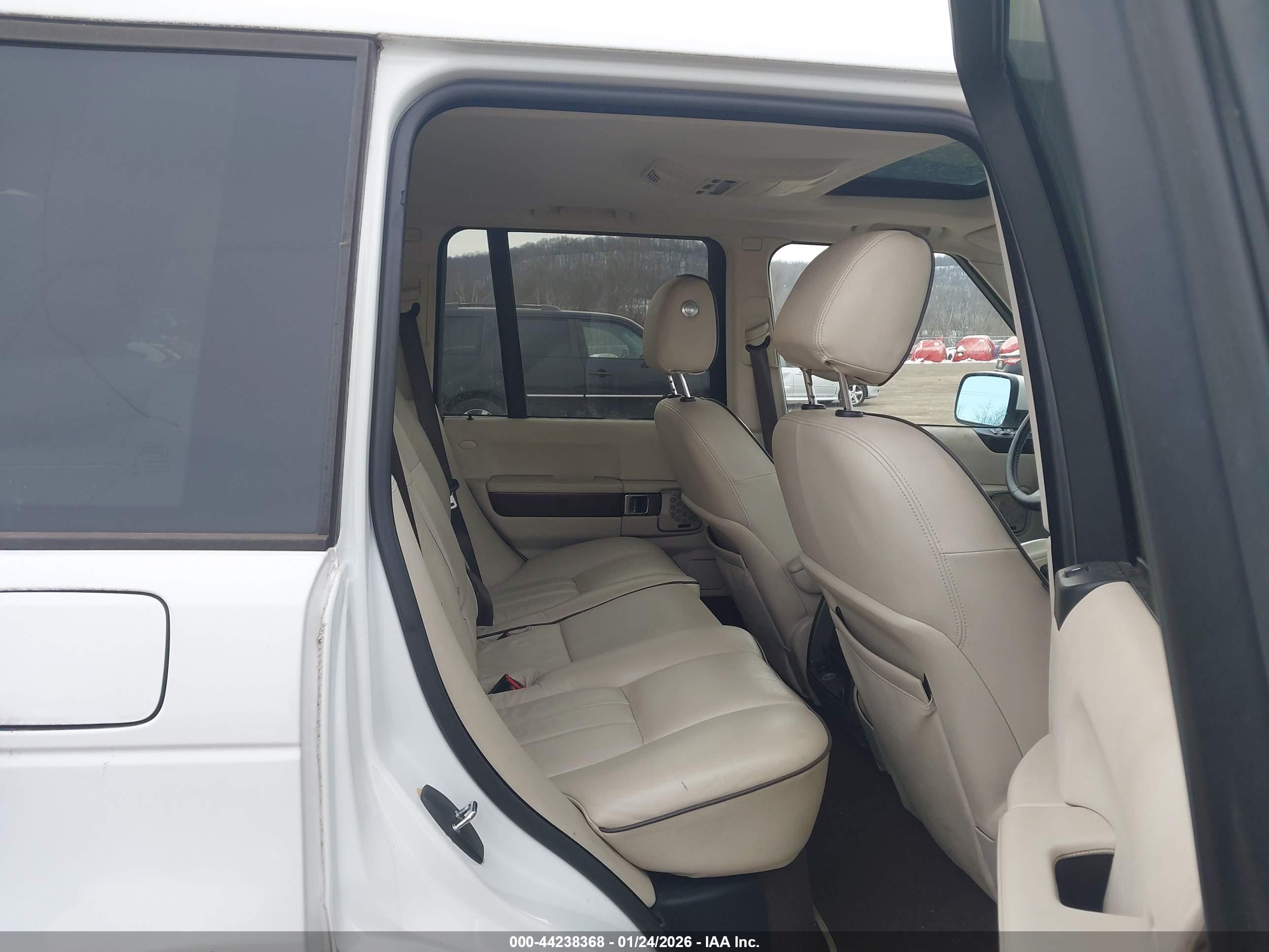 LAND ROVER image 8