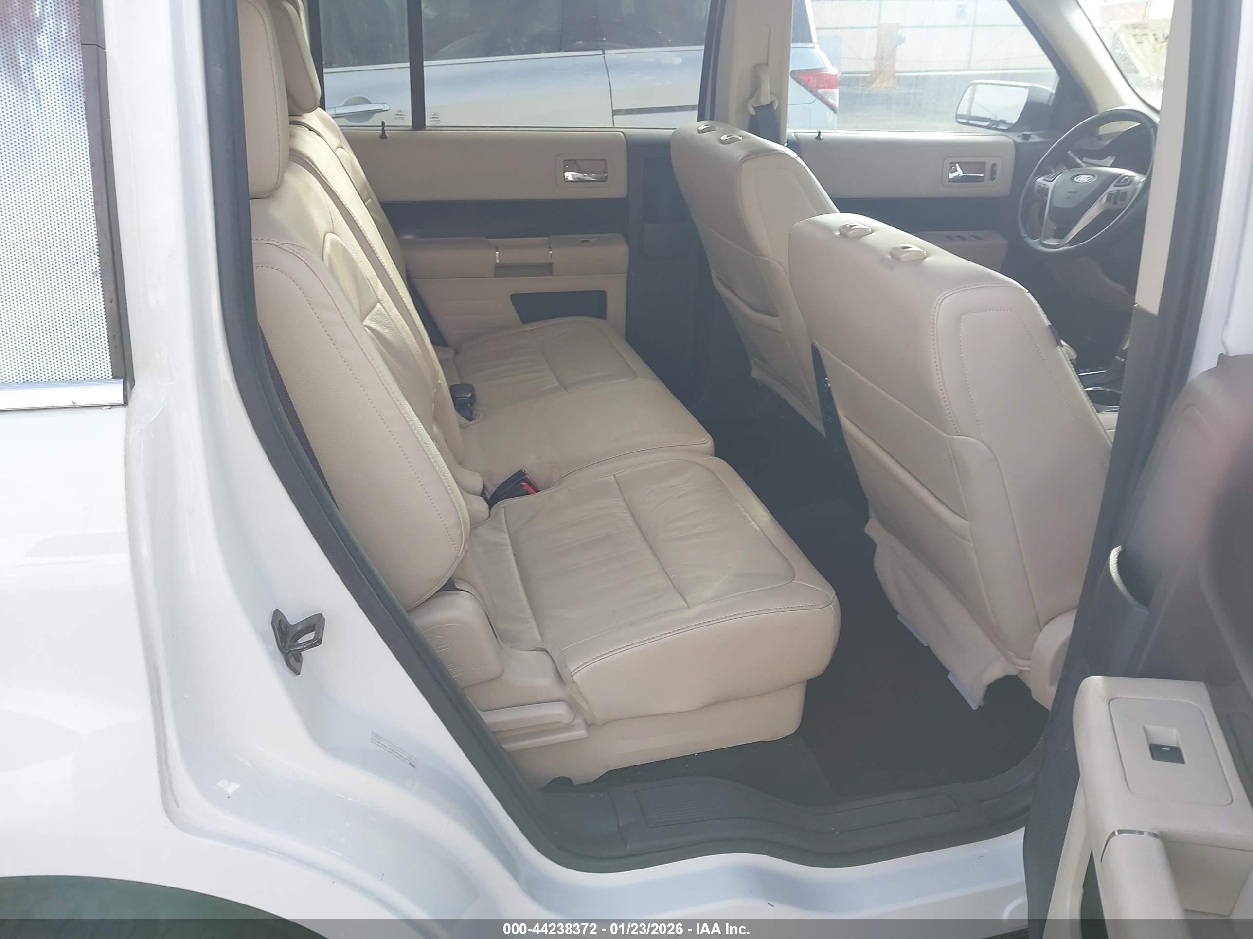 FORD FLEX image 8