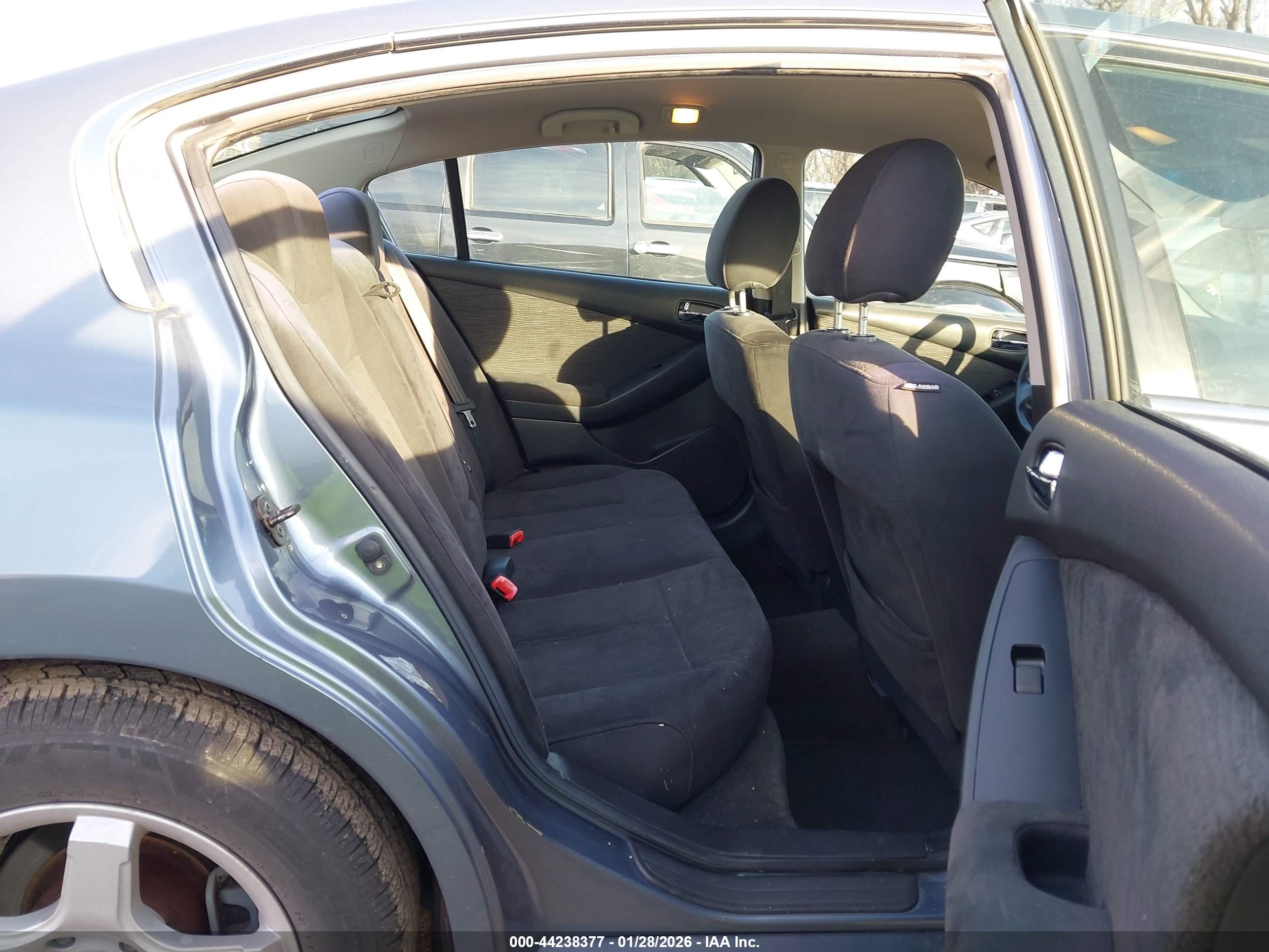 NISSAN ALTIMA image 8