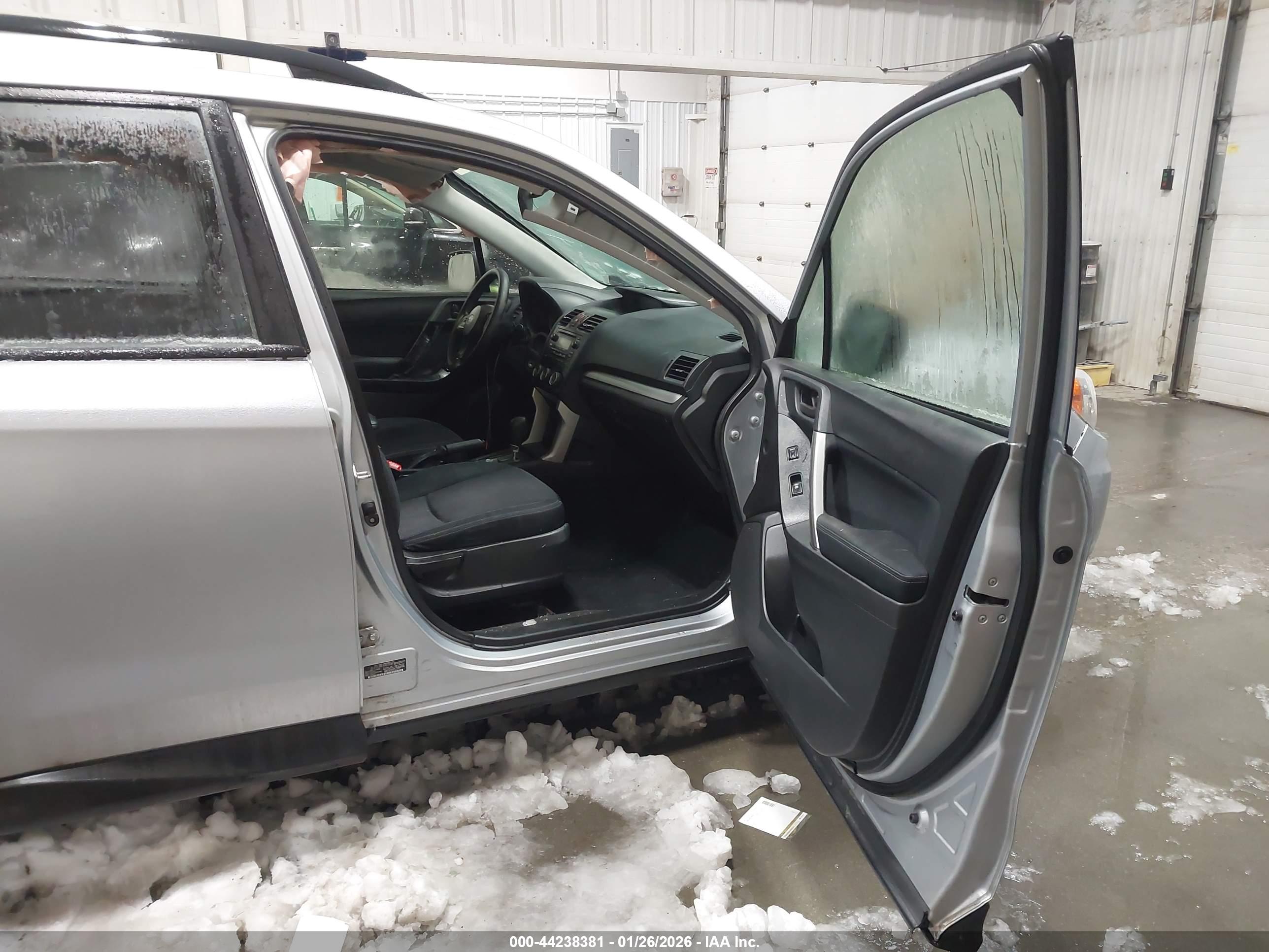 SUBARU FORESTER image 5