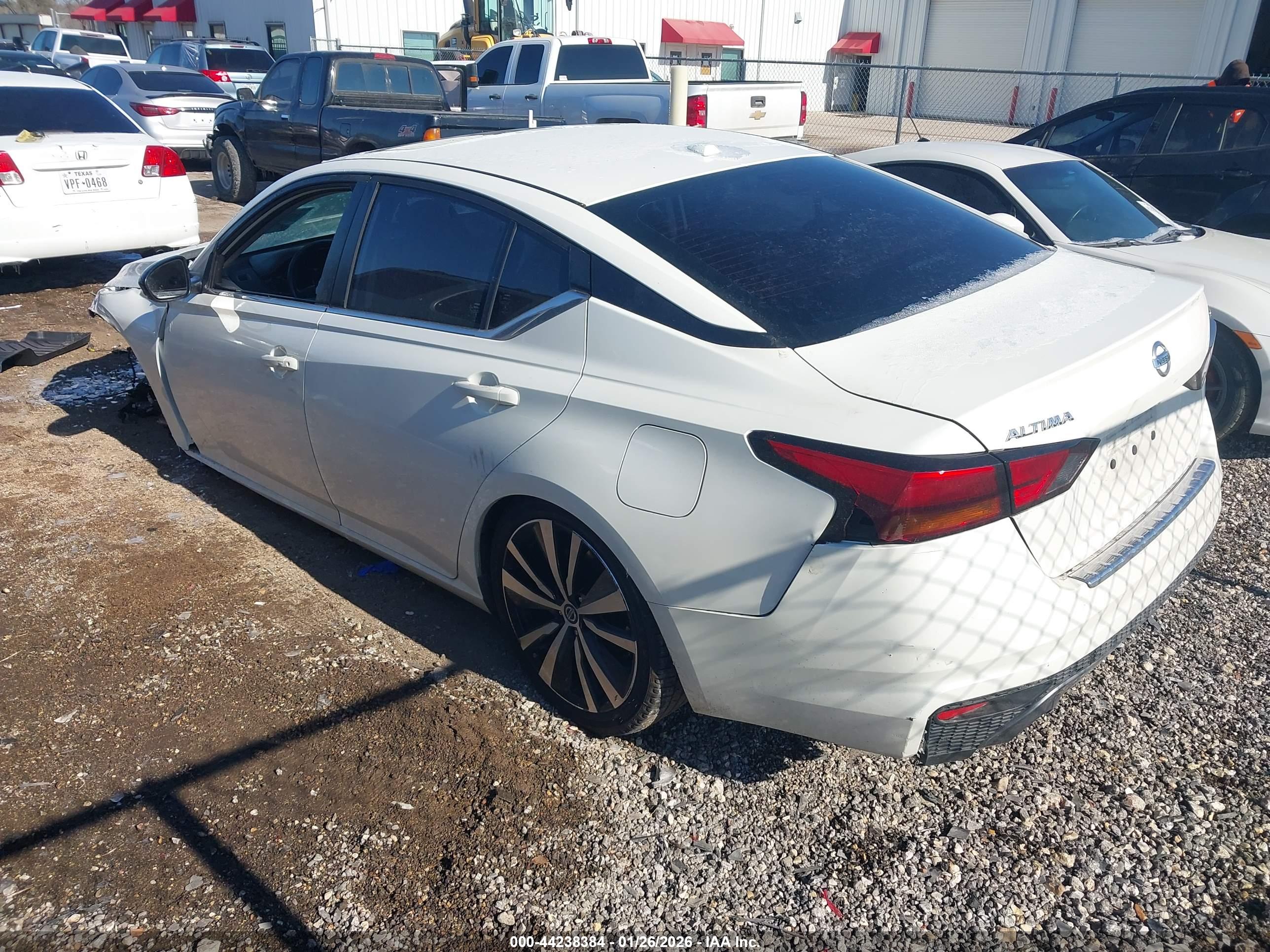NISSAN ALTIMA image 3