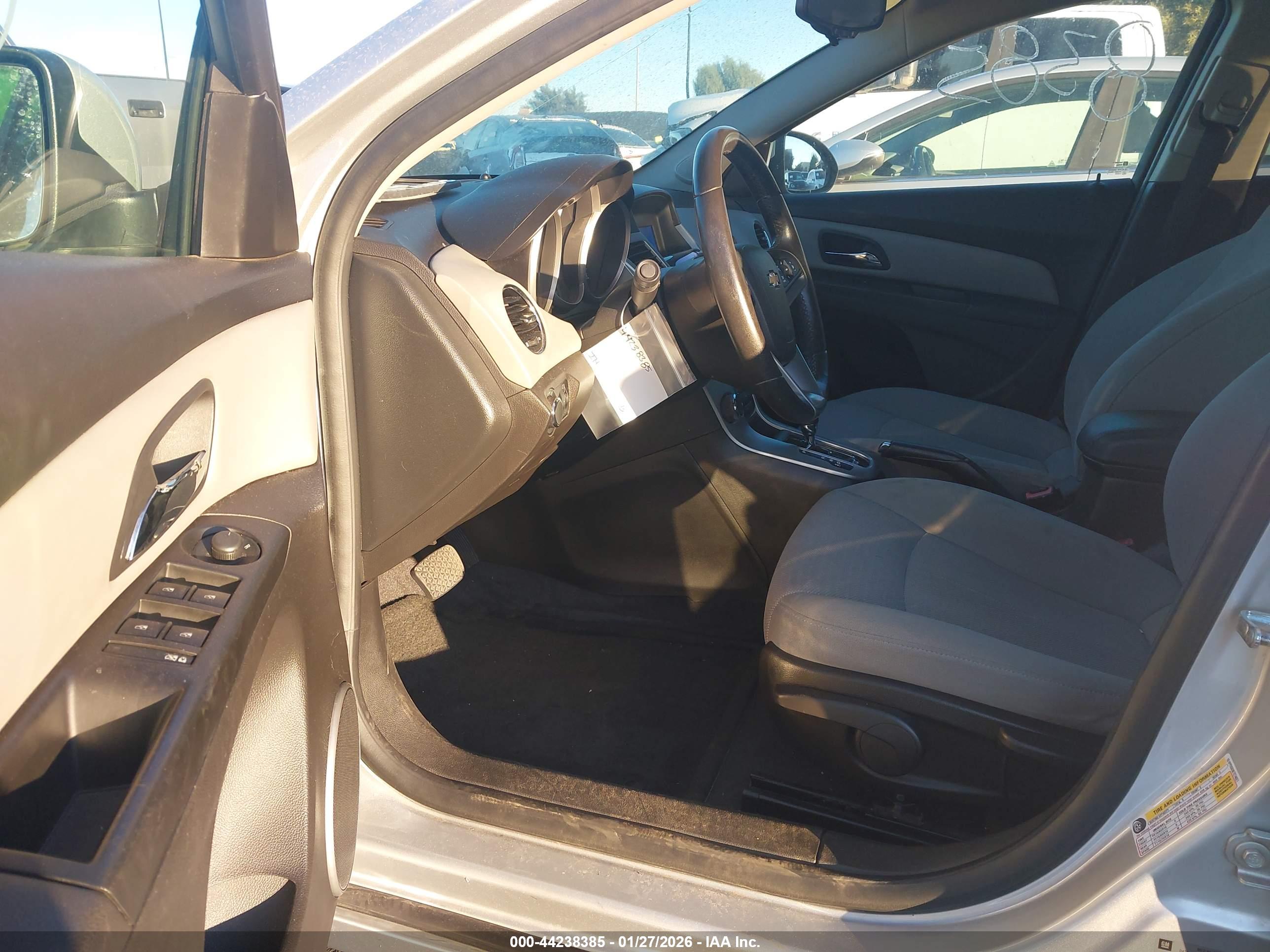 CHEVROLET CRUZE image 5