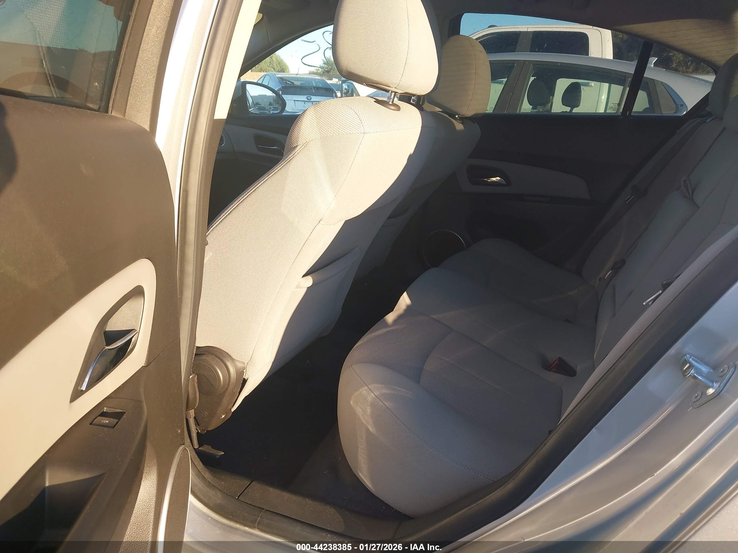 CHEVROLET CRUZE image 8