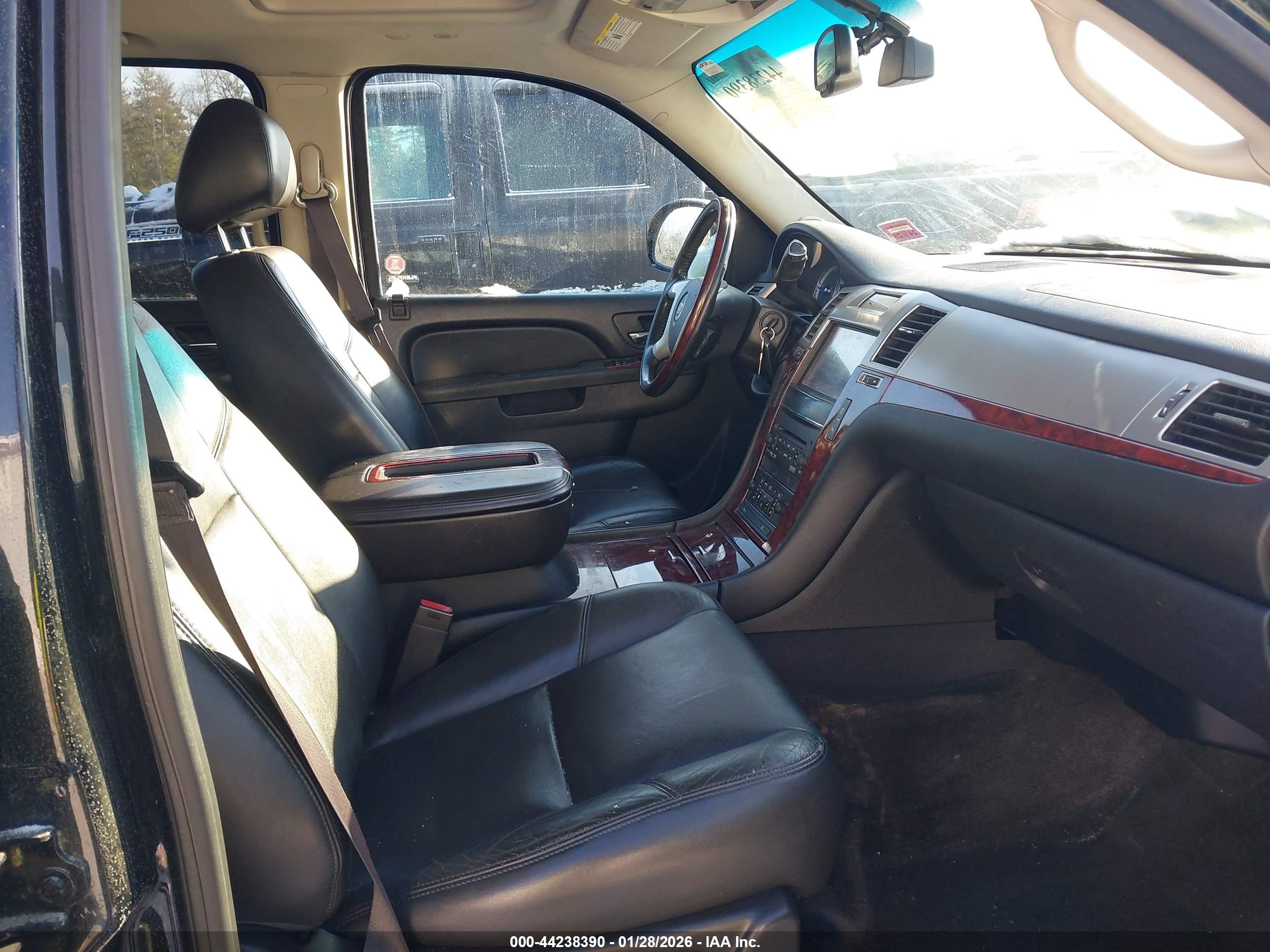 CADILLAC ESCALADE image 5