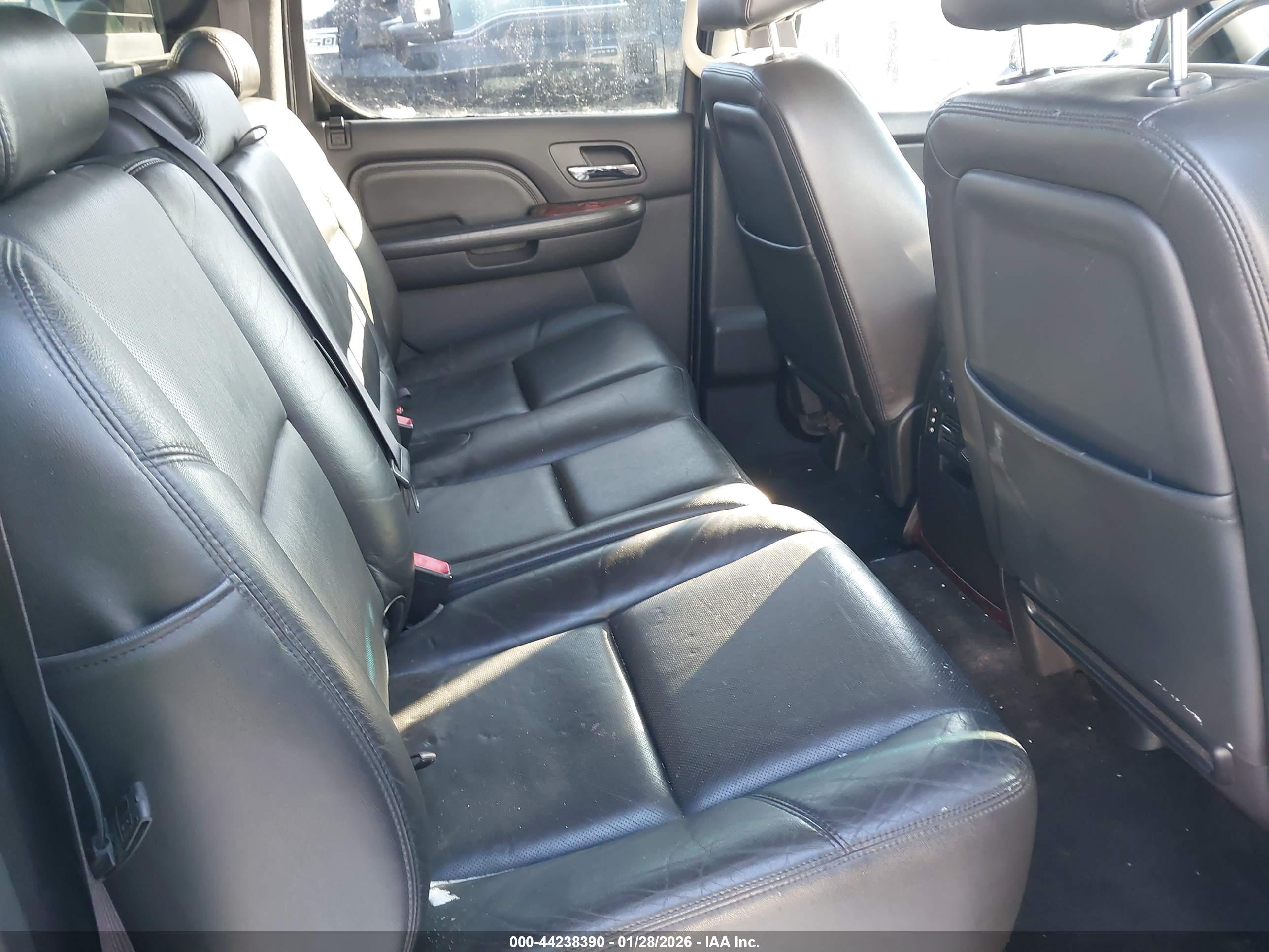 CADILLAC ESCALADE image 8
