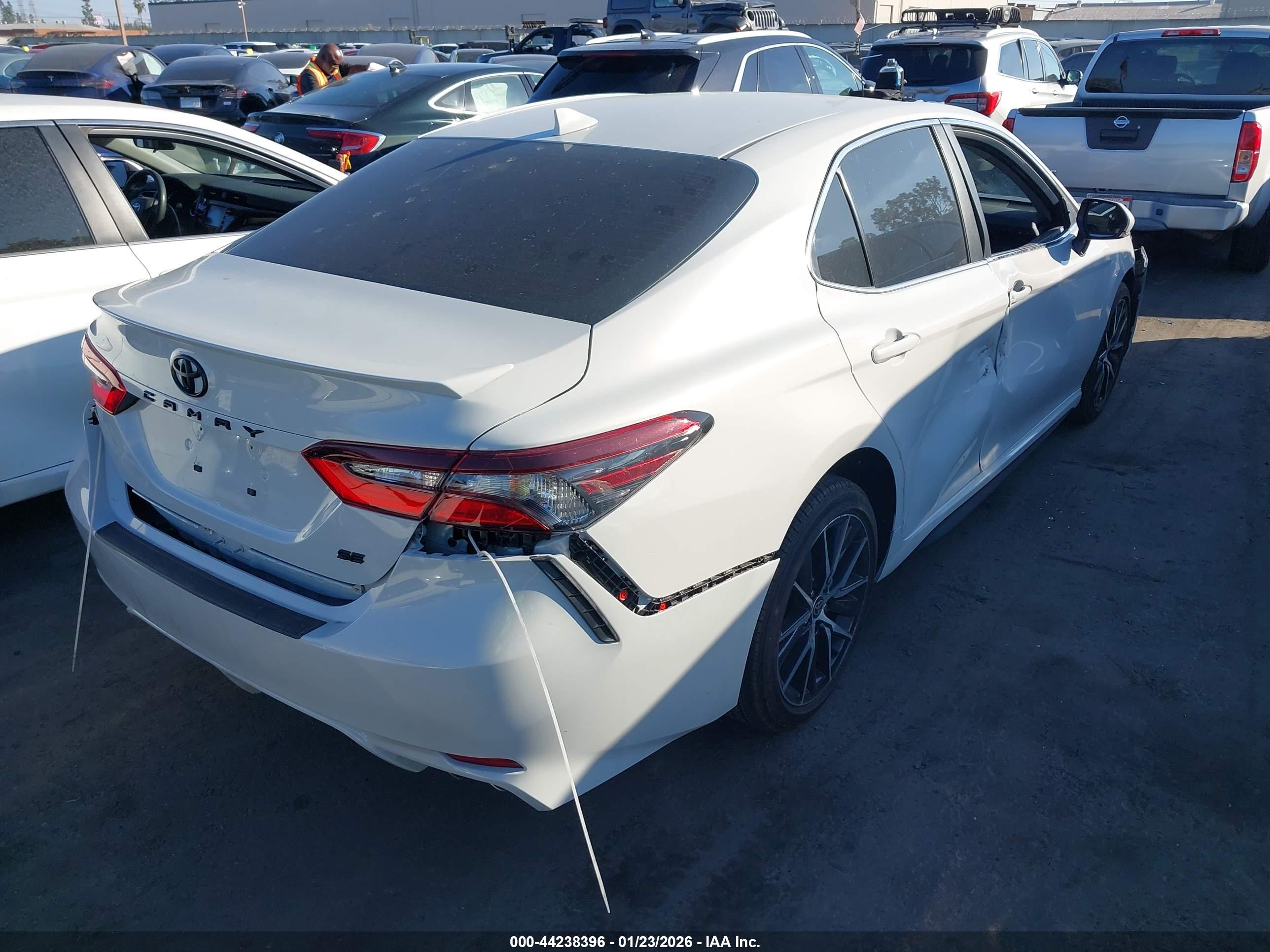 TOYOTA CAMRY image 4