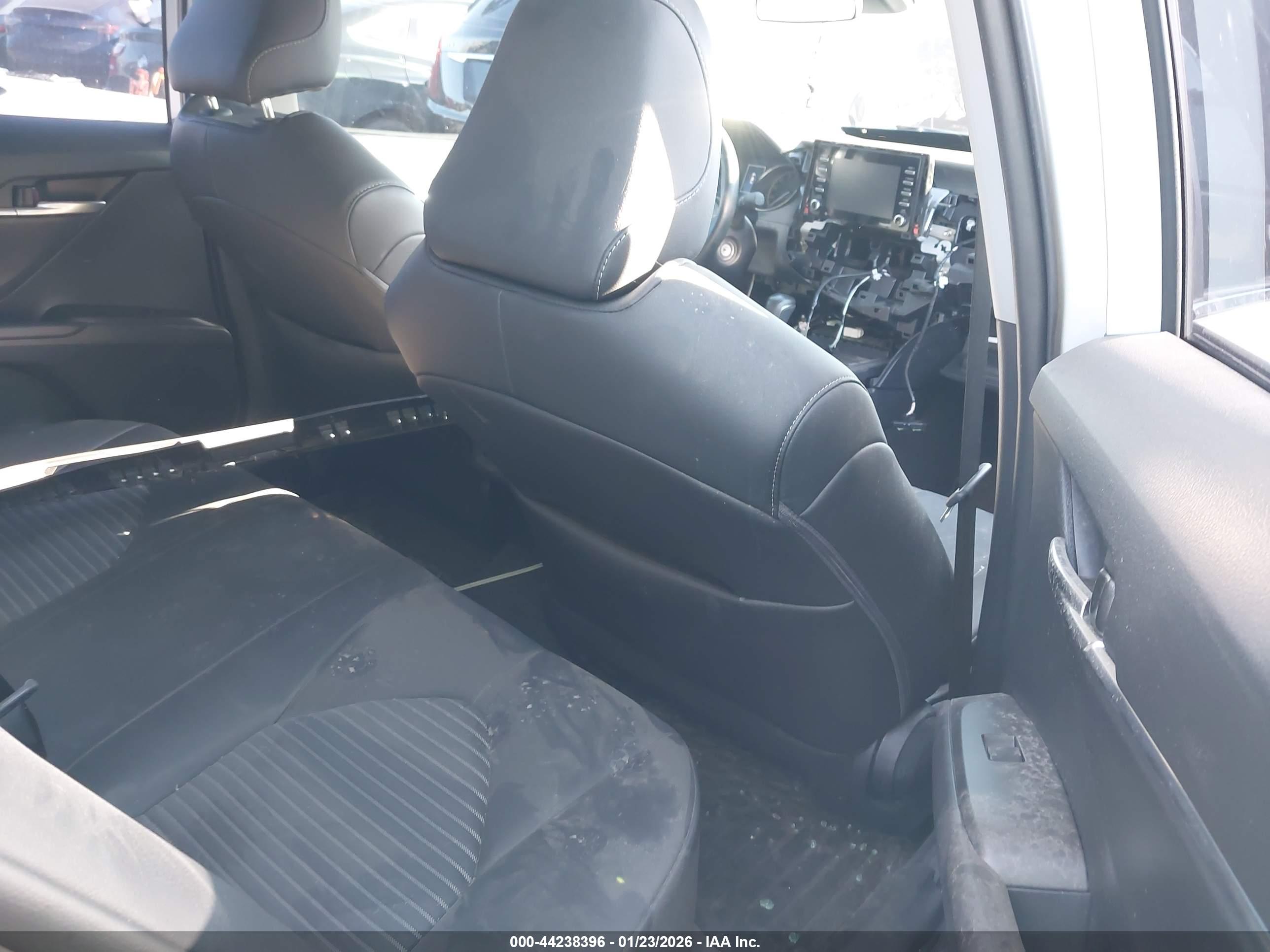 TOYOTA CAMRY image 8