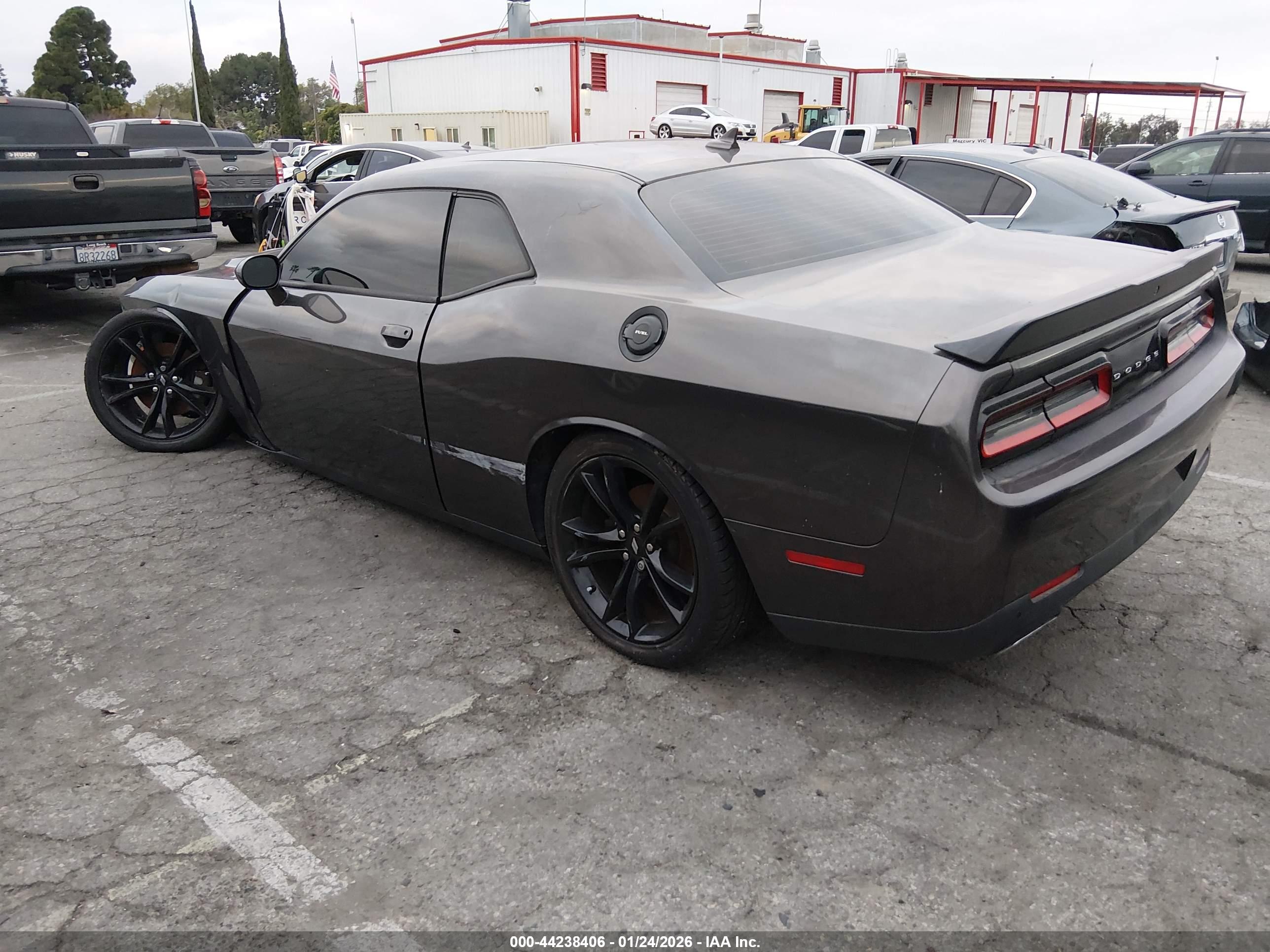 DODGE CHALLENGER image 3