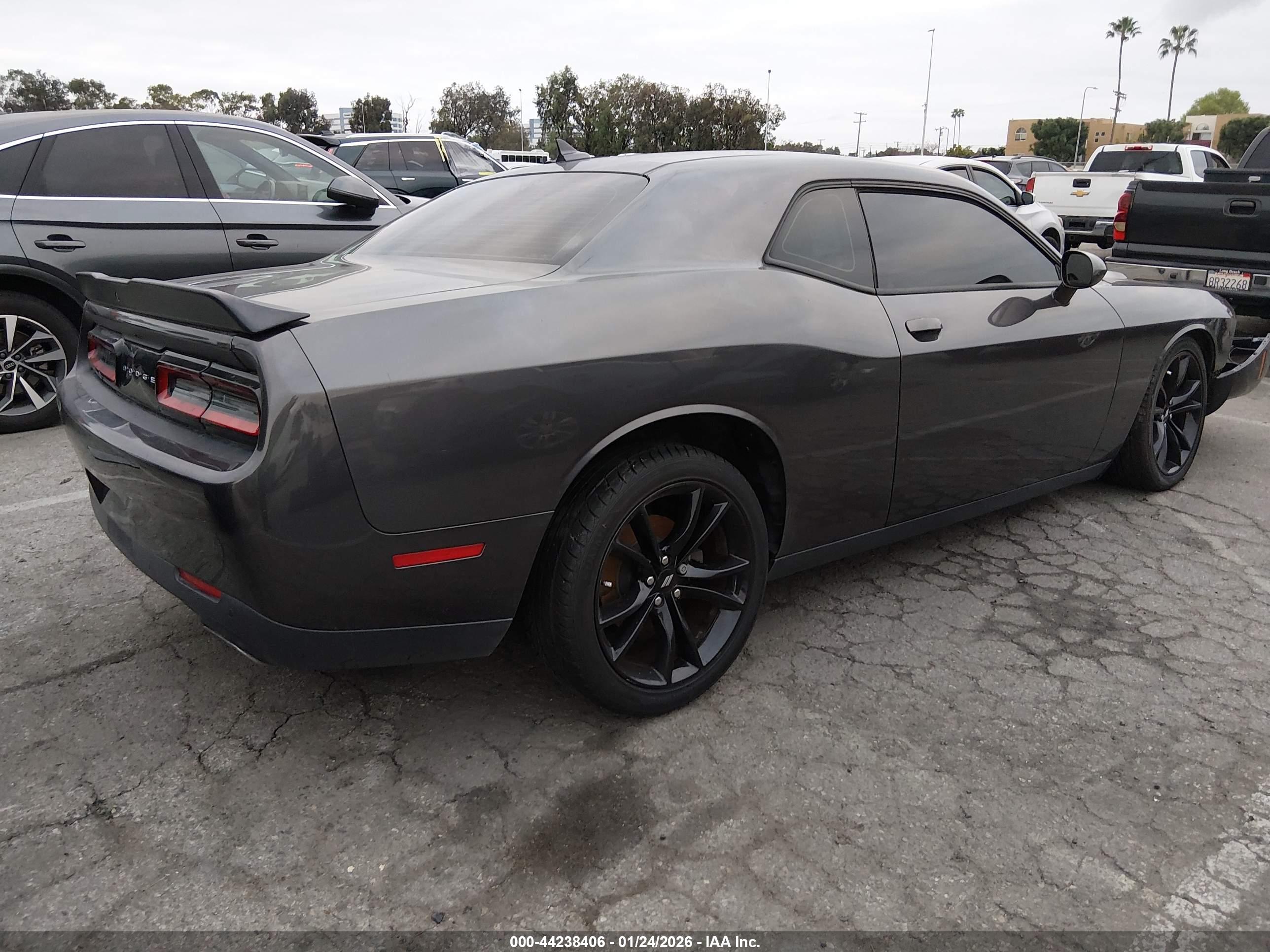 DODGE CHALLENGER image 4