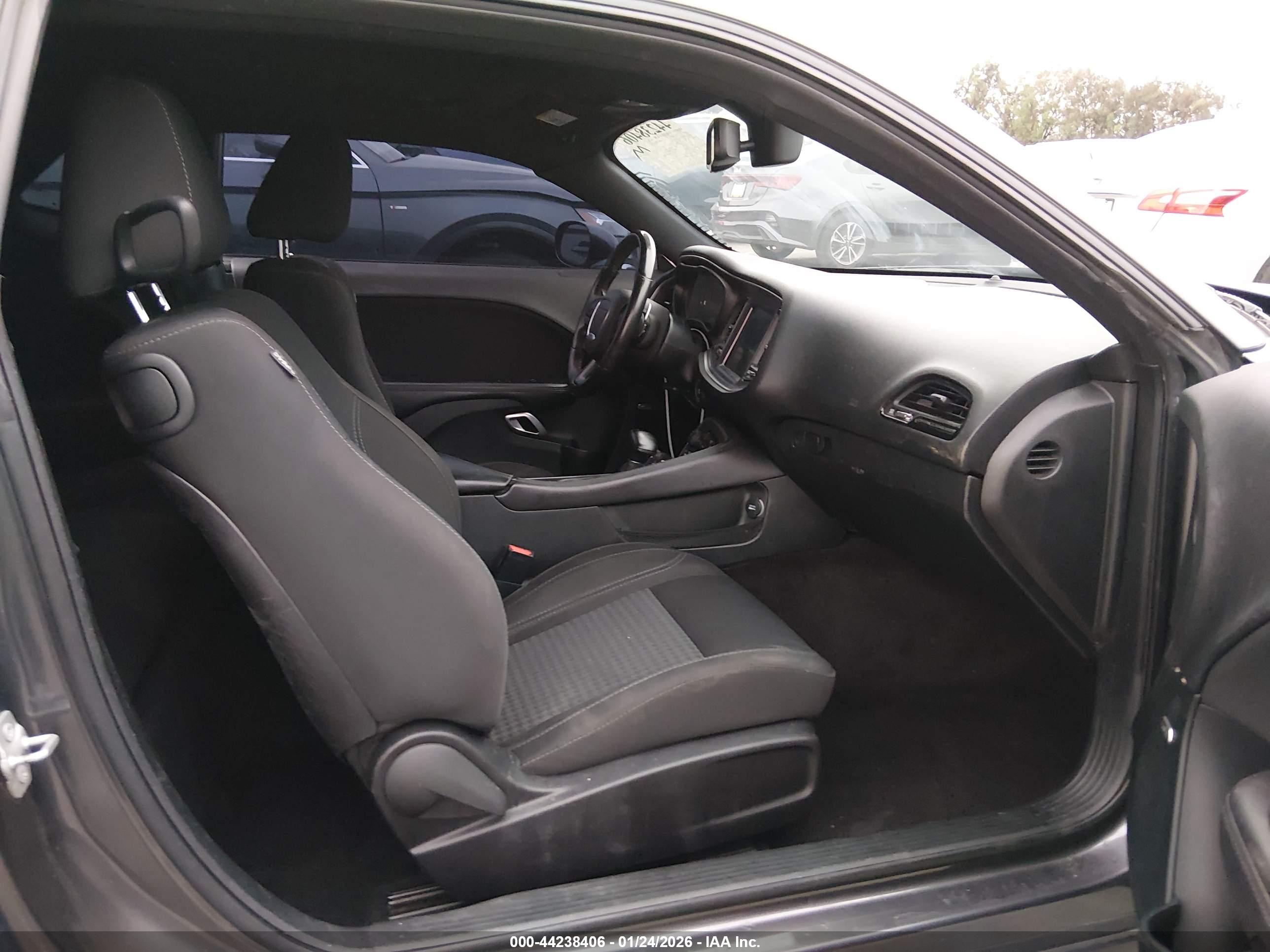 DODGE CHALLENGER image 5