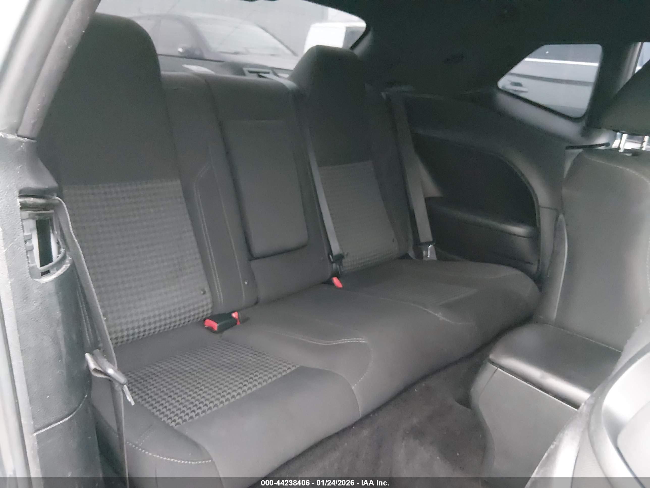 DODGE CHALLENGER image 8