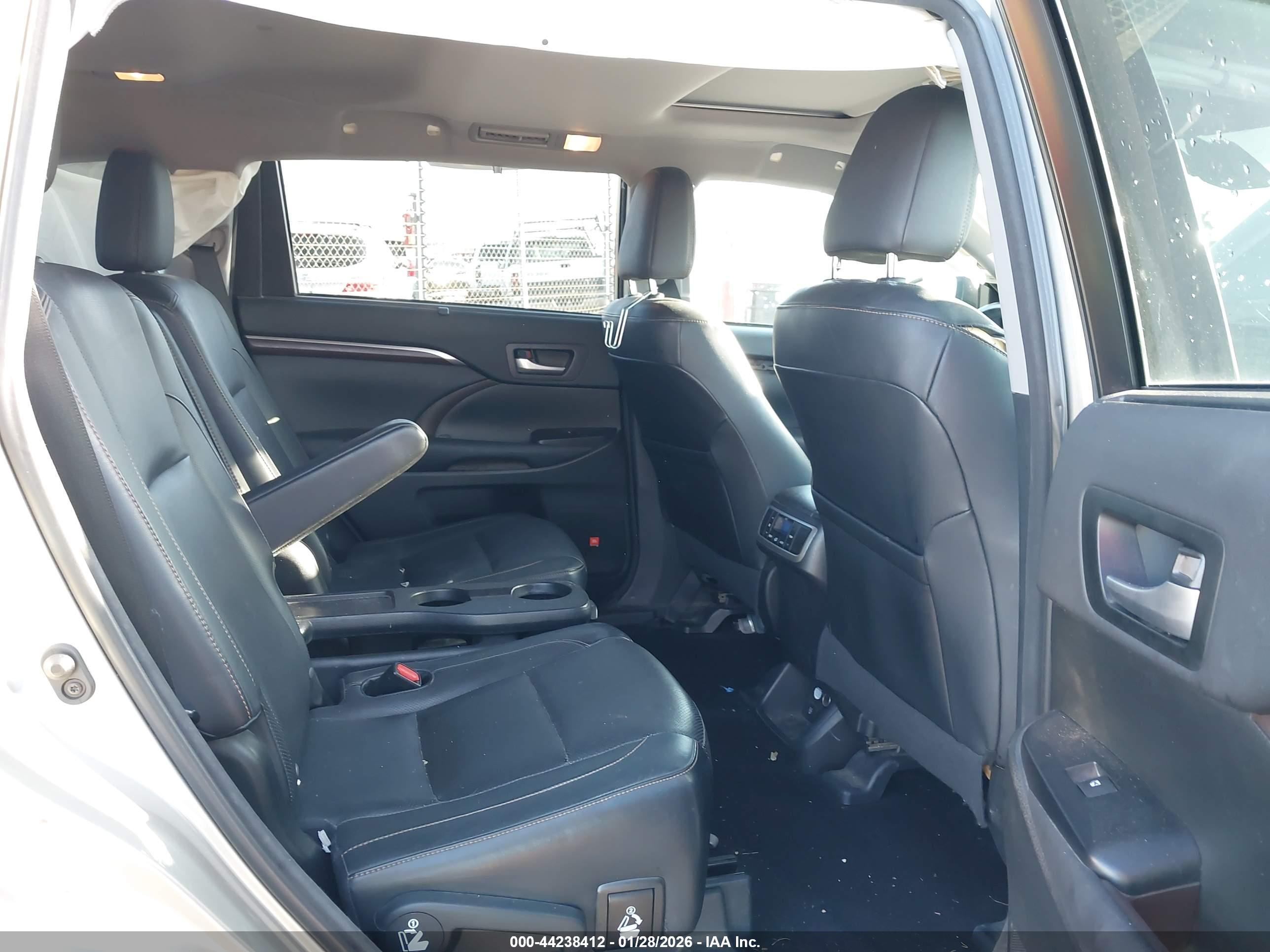 TOYOTA HIGHLANDER image 8