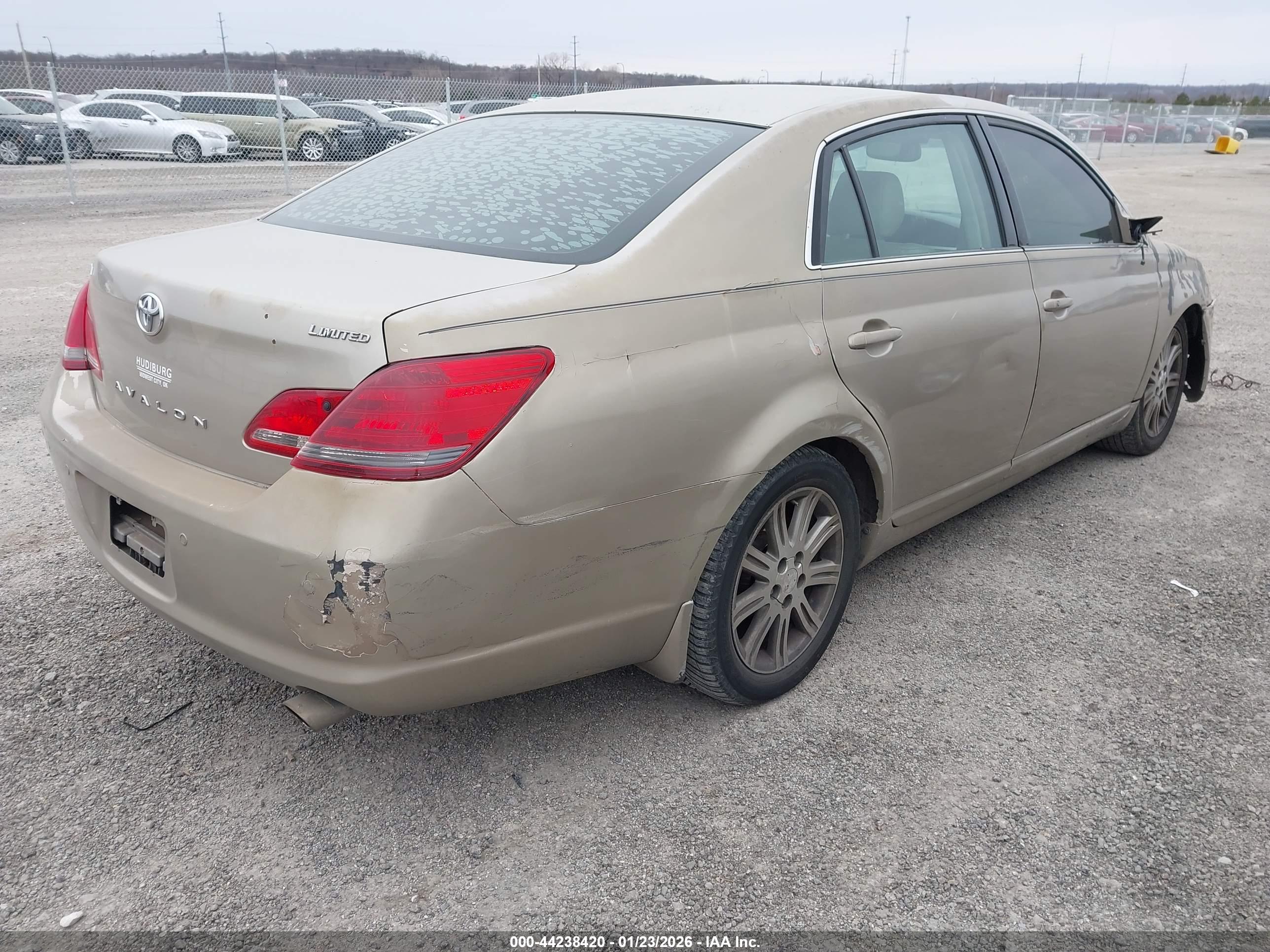 TOYOTA AVALON image 4
