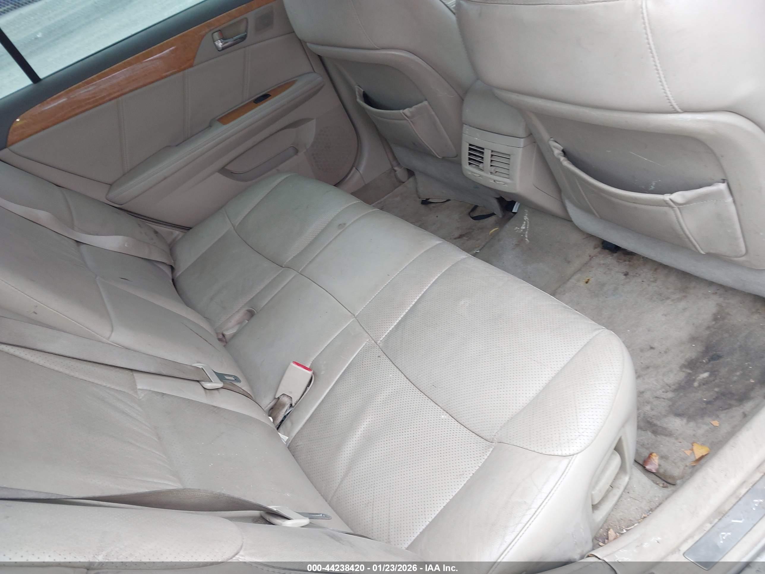 TOYOTA AVALON image 8