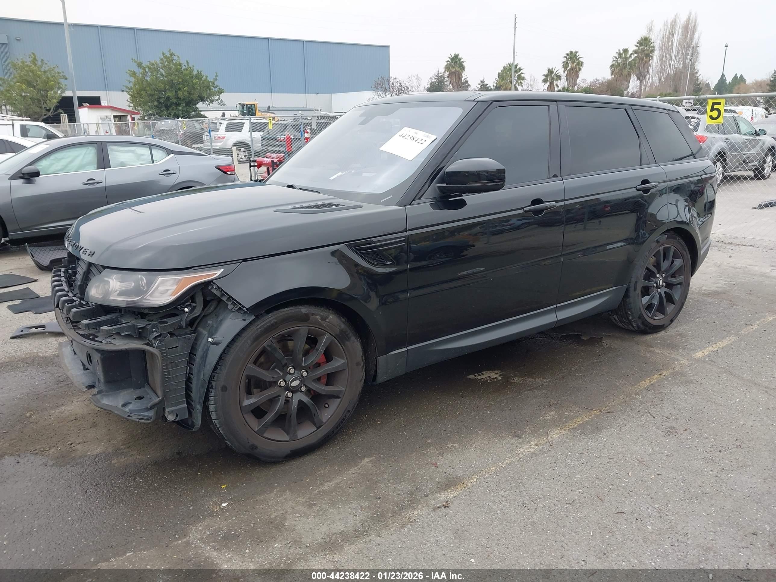 LAND ROVER image 2