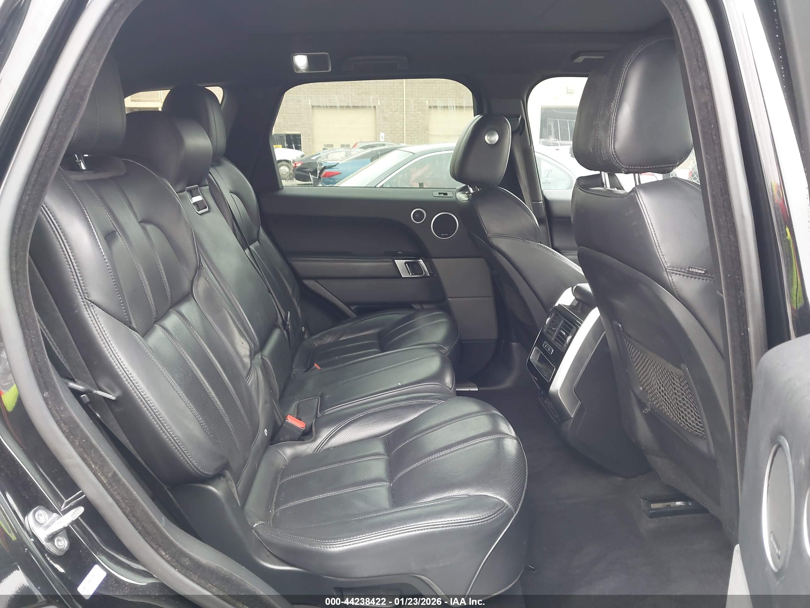 LAND ROVER image 8