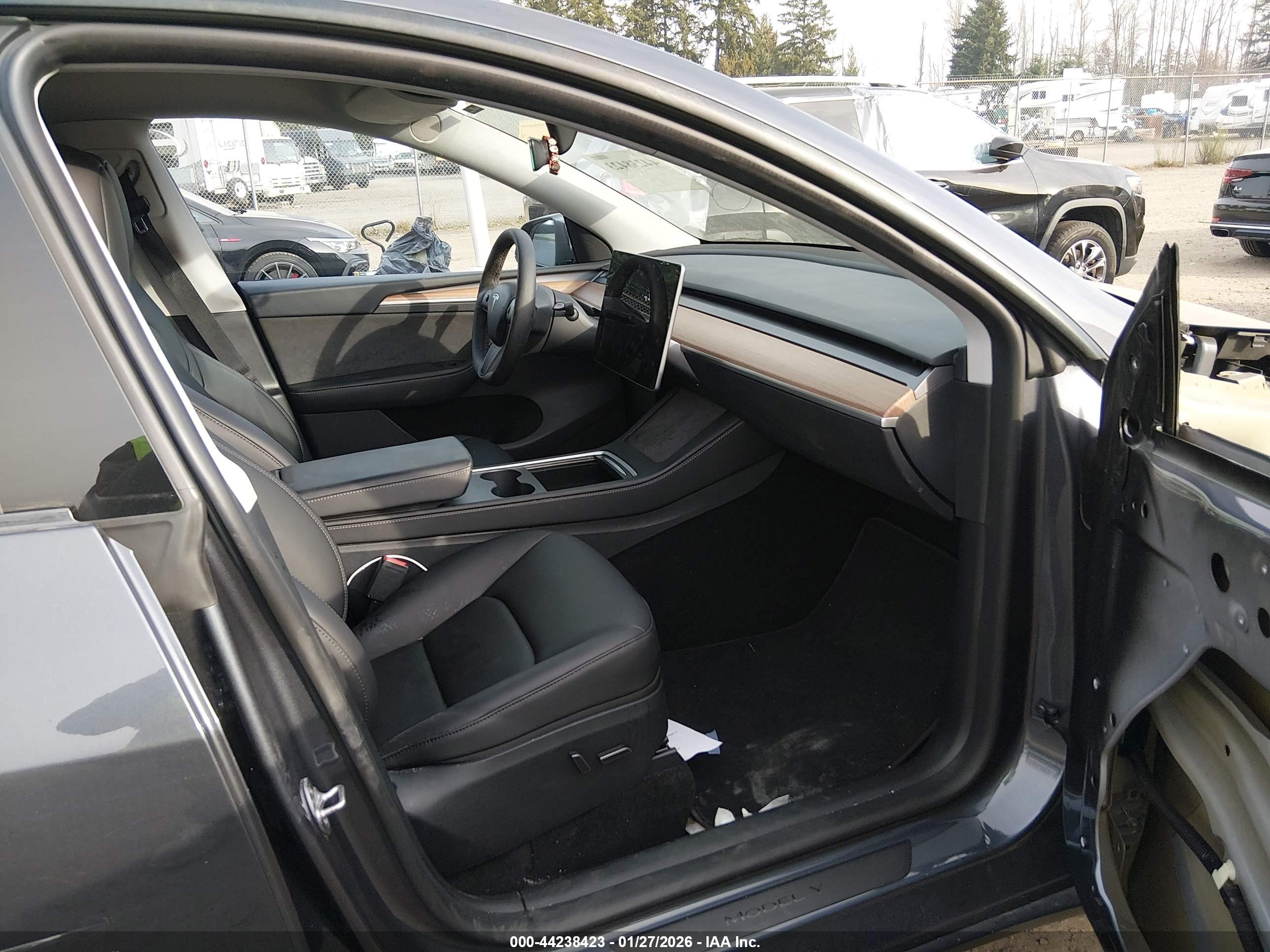 TESLA MODEL image 5