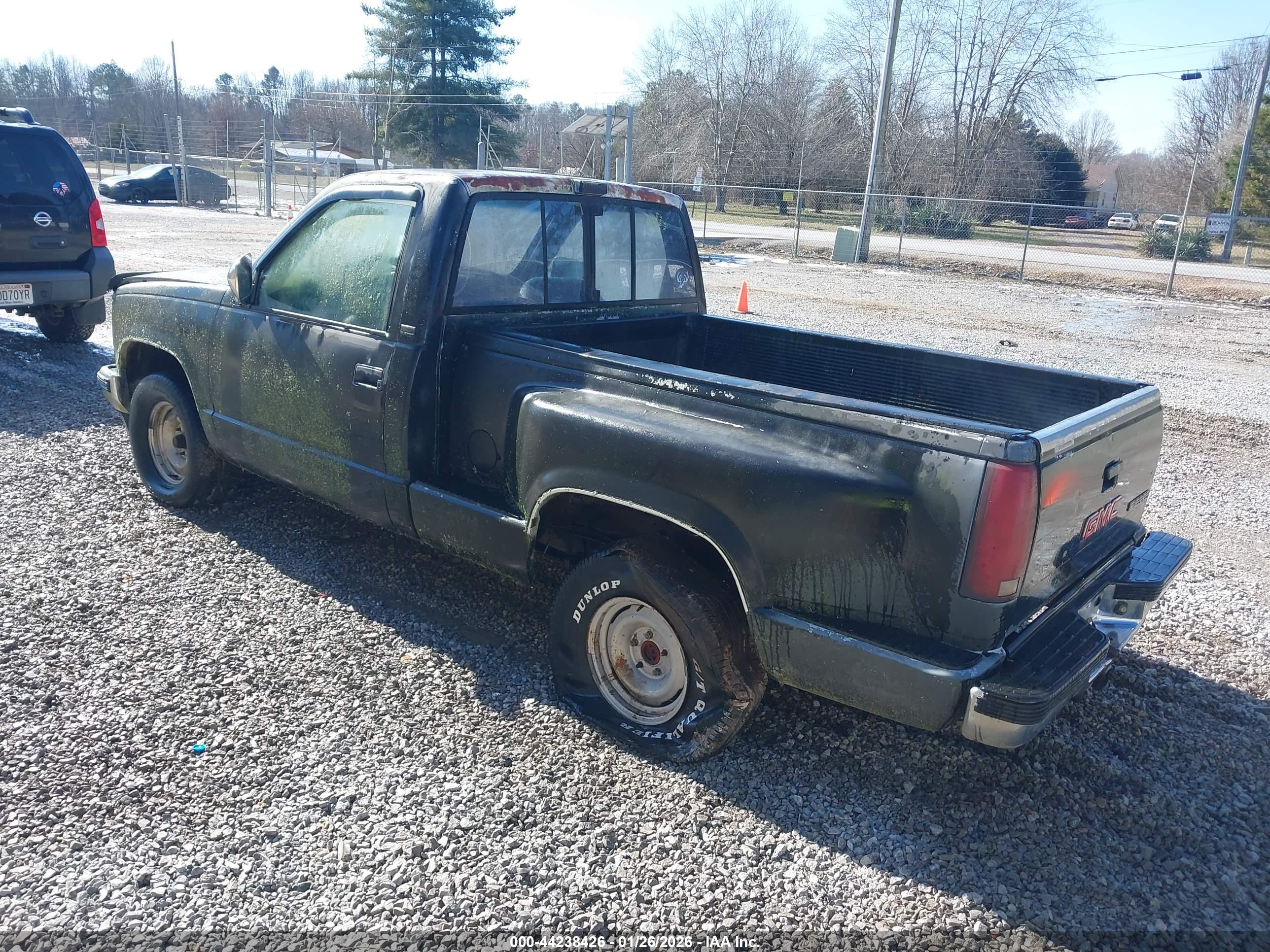 GMC SIERRA image 3