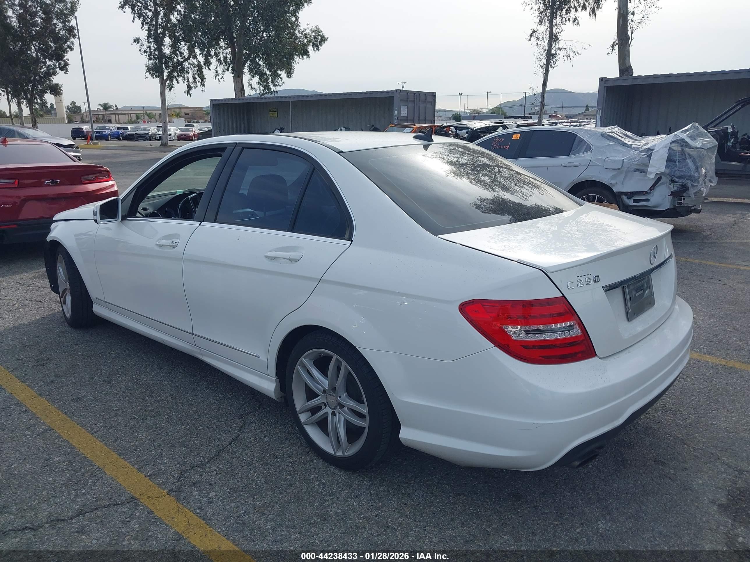 MERCEDES-BENZ C-CLASS image 3