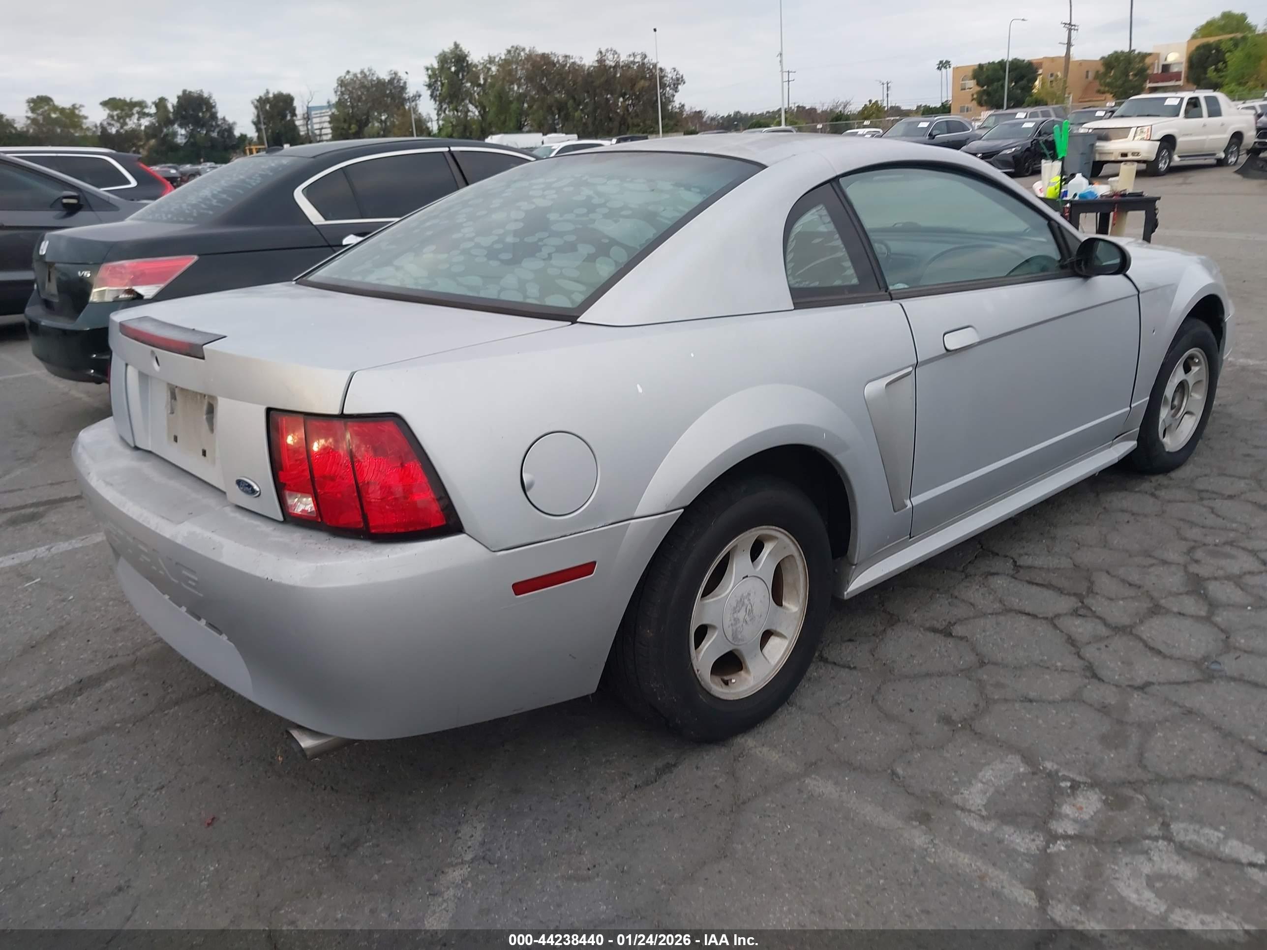 FORD MUSTANG image 4