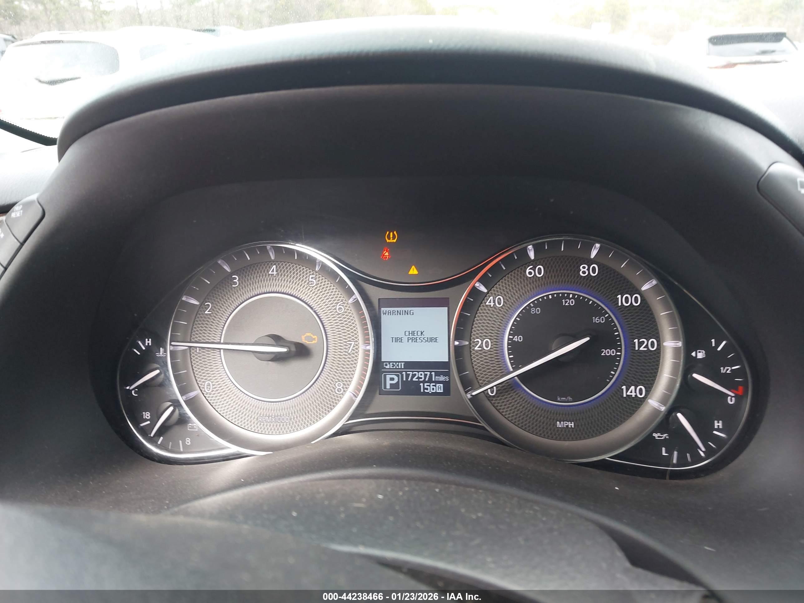 INFINITI QX80 image 7