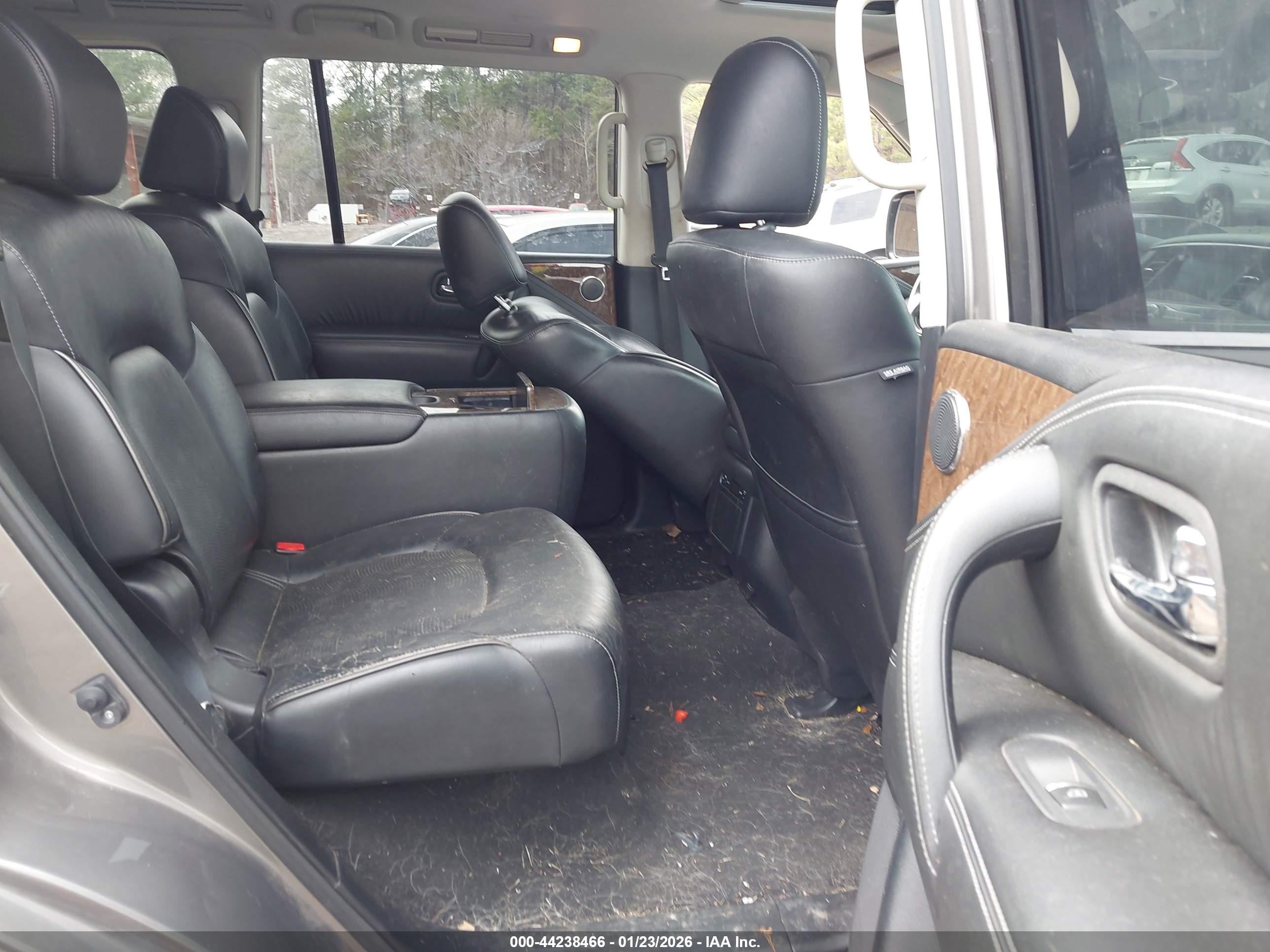INFINITI QX80 image 8