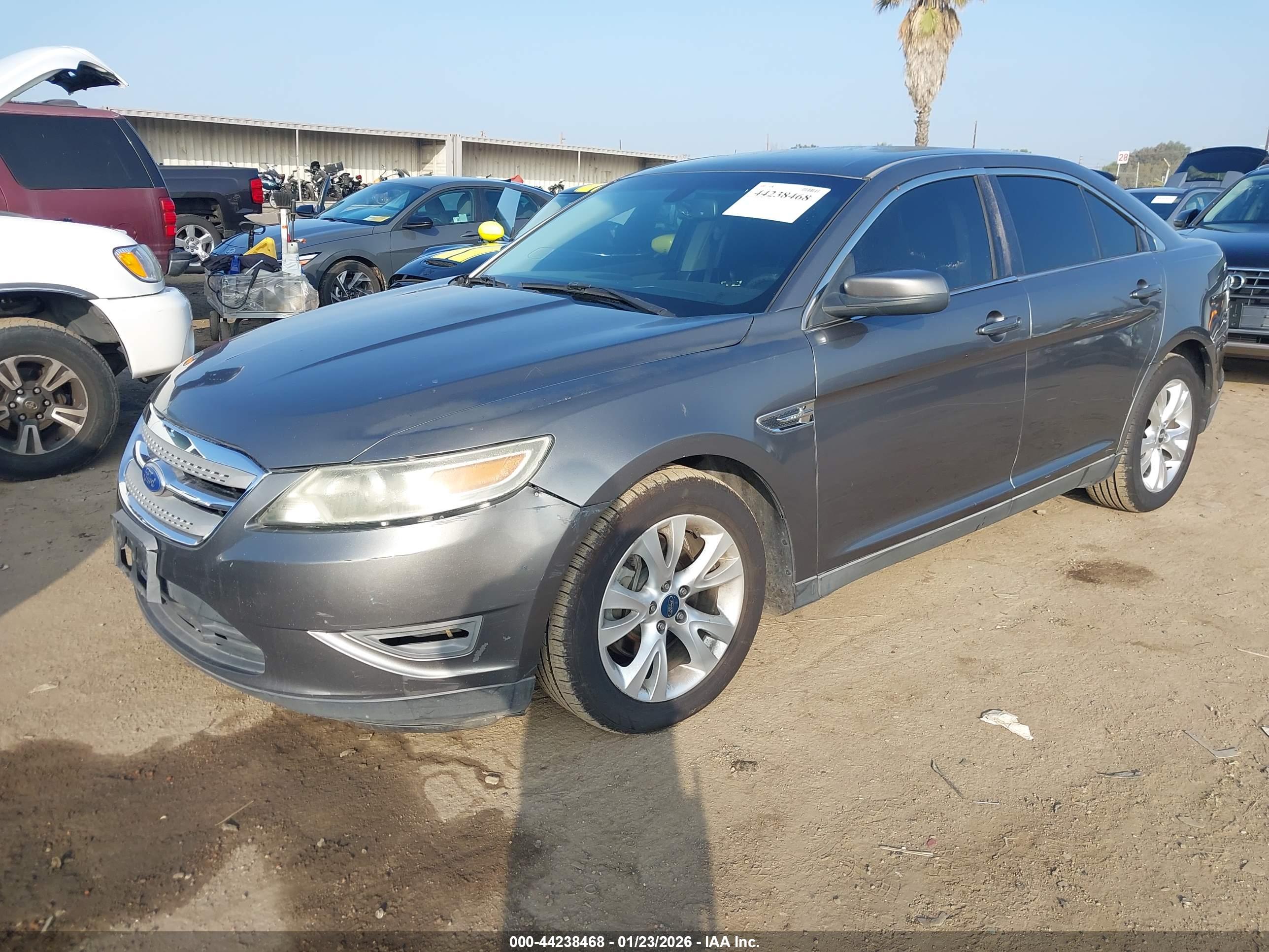 FORD TAURUS image 2