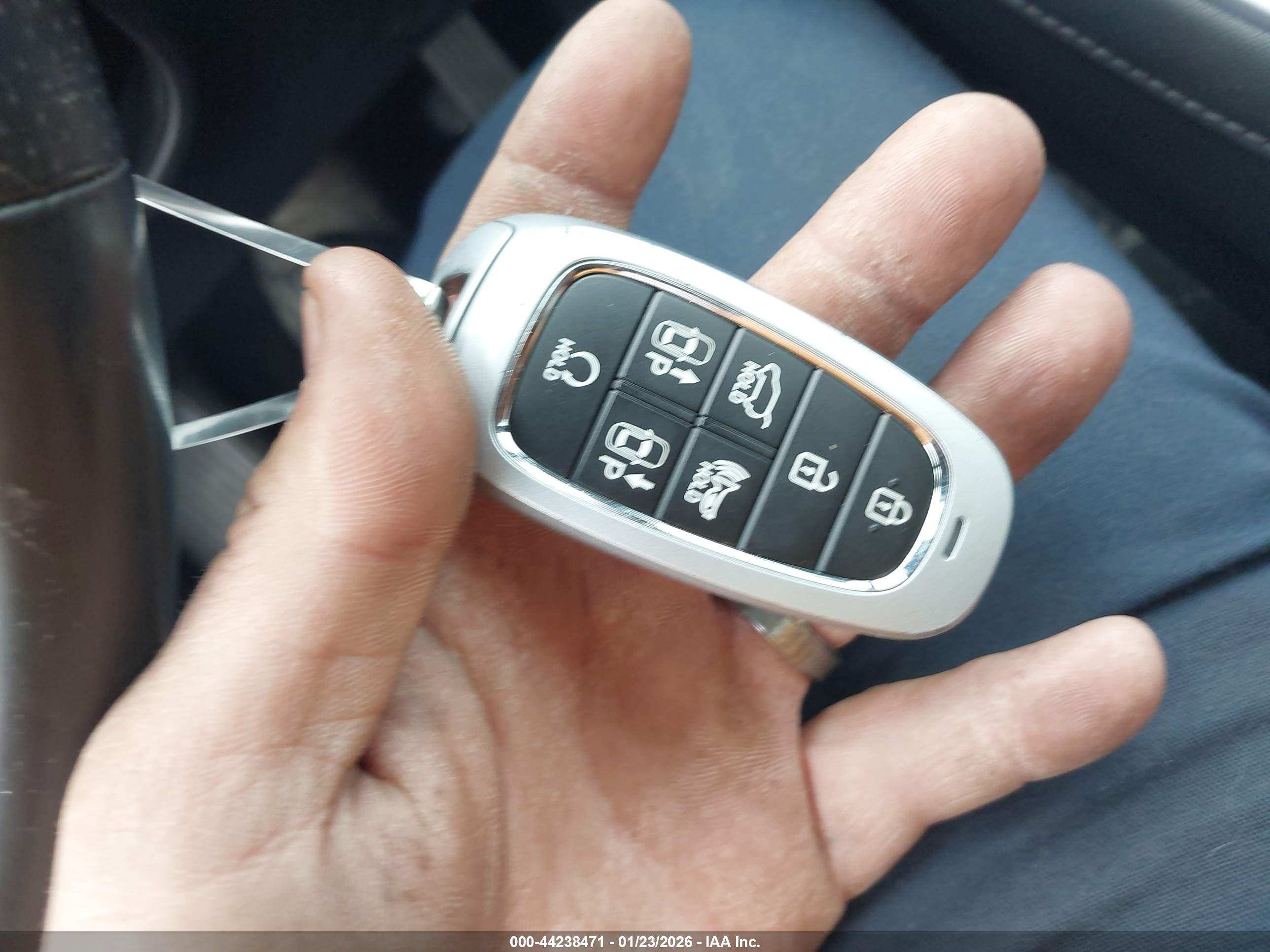 HYUNDAI SANTA image 11